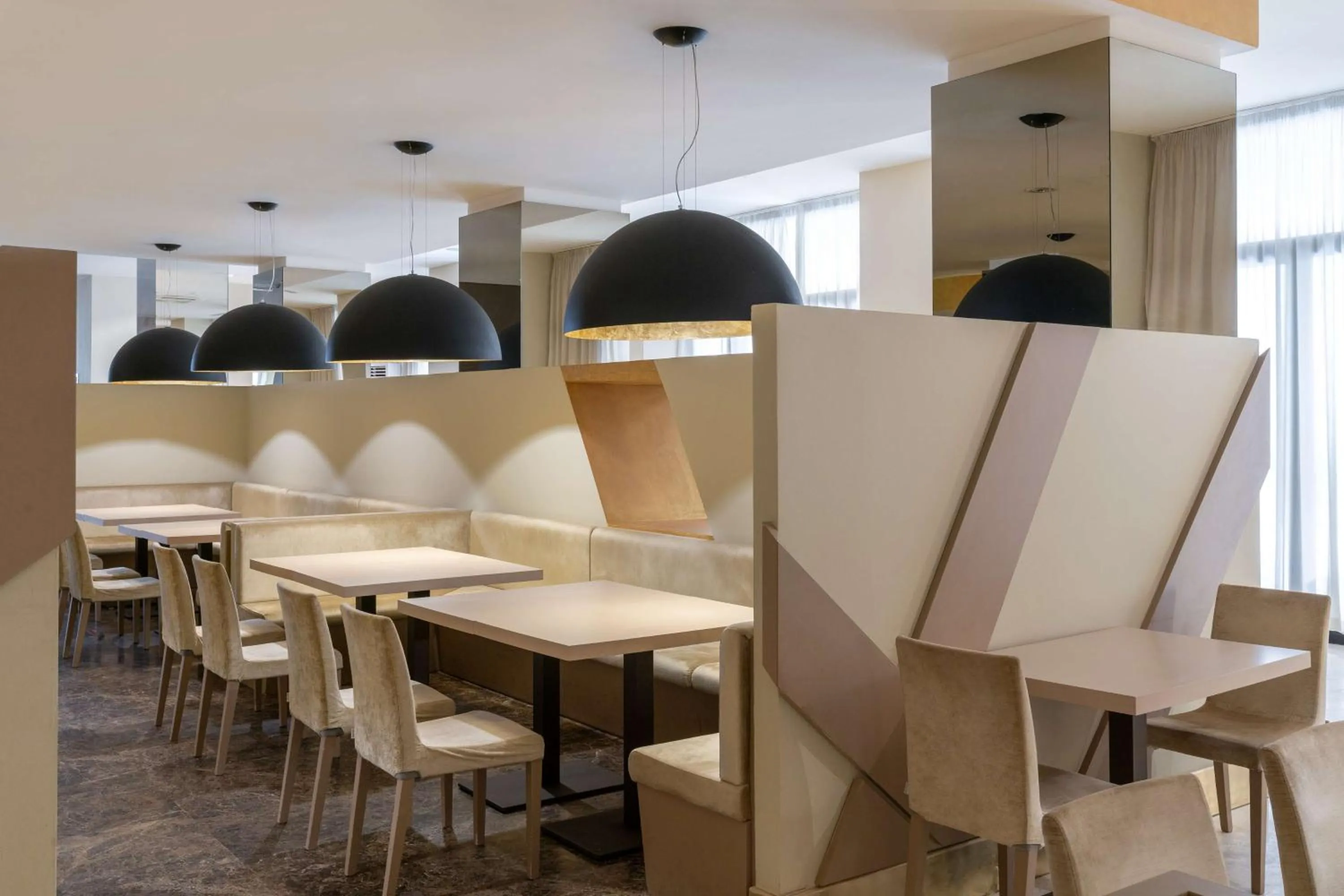 Restaurant/places to eat in Radisson Blu Hotel N'Djamena