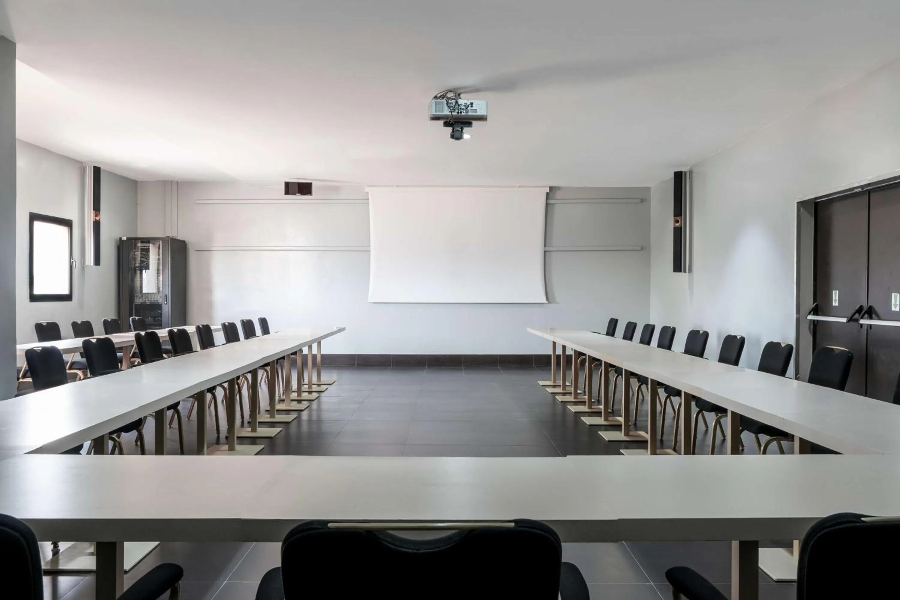 Meeting/conference room in Radisson Blu Hotel N'Djamena