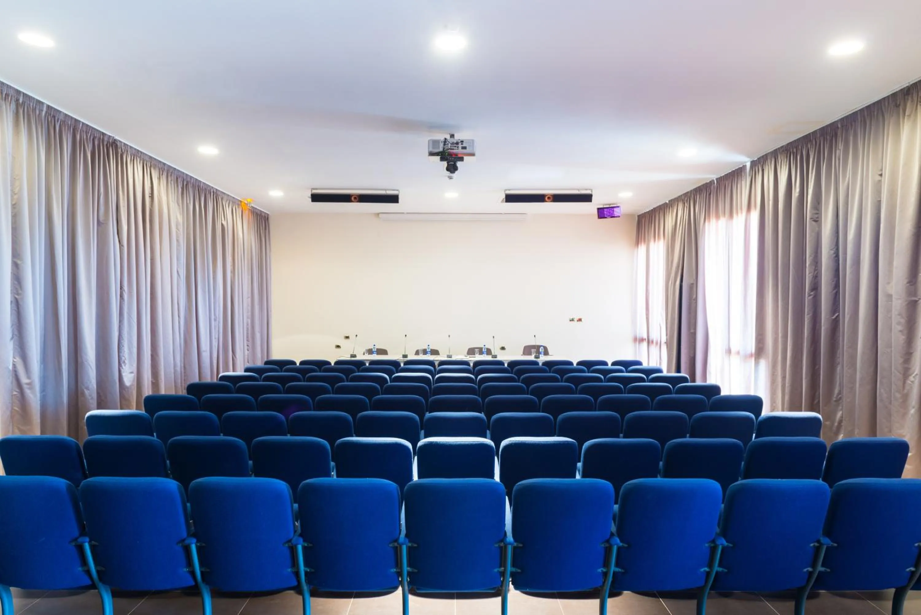 Meeting/conference room in Radisson Blu Hotel N'Djamena