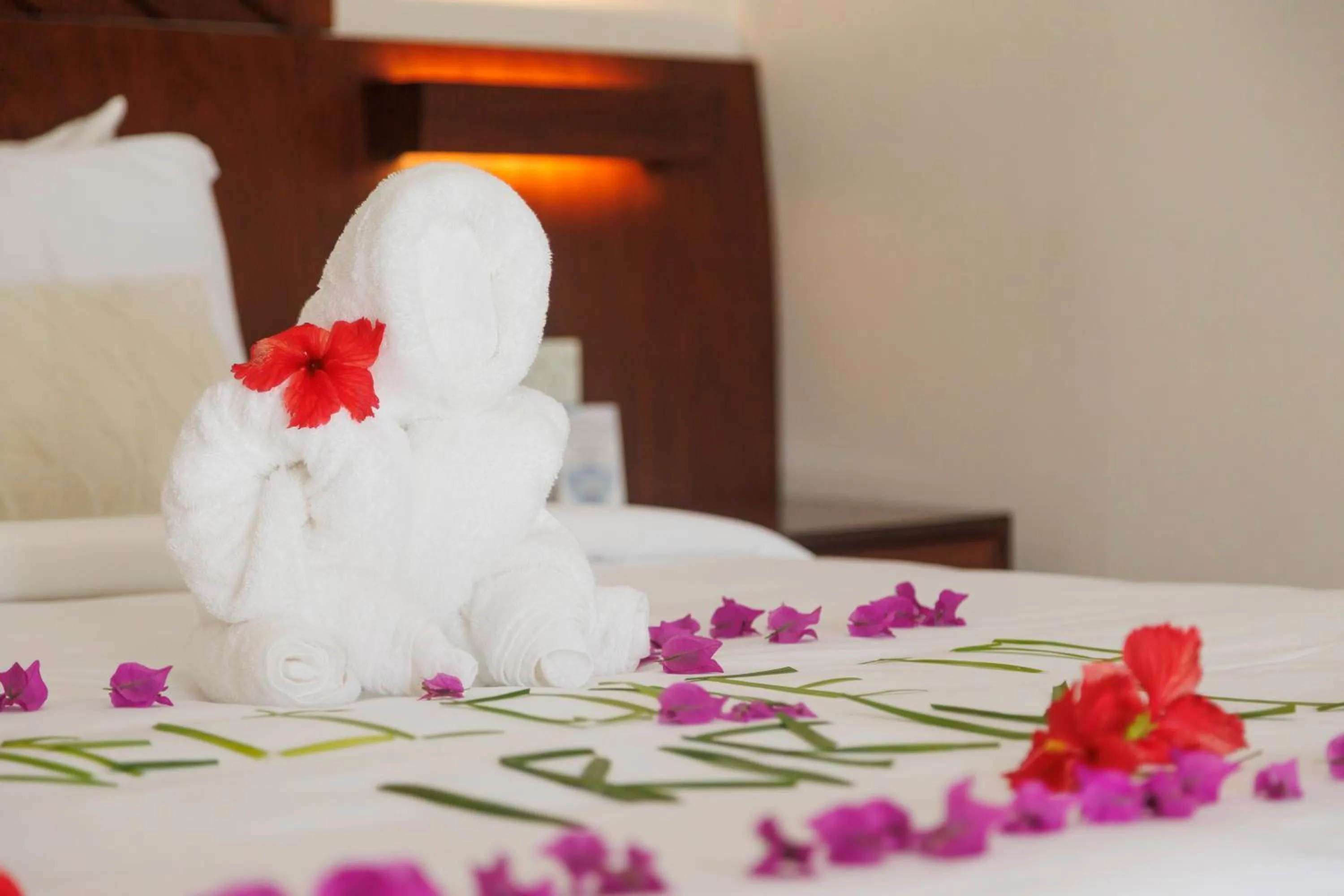 Bed in Iririki Island Resort & Spa