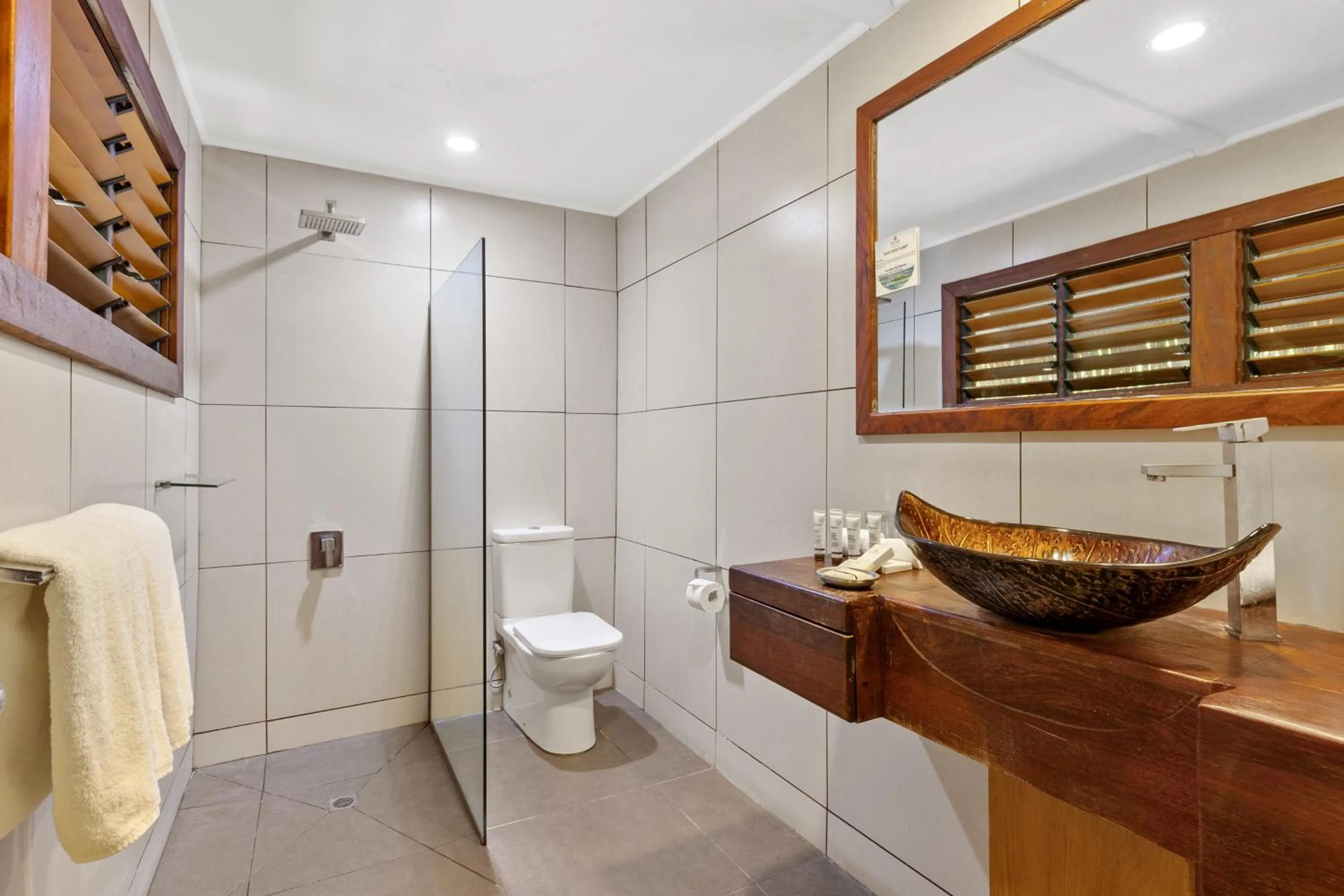 Shower in Iririki Island Resort & Spa