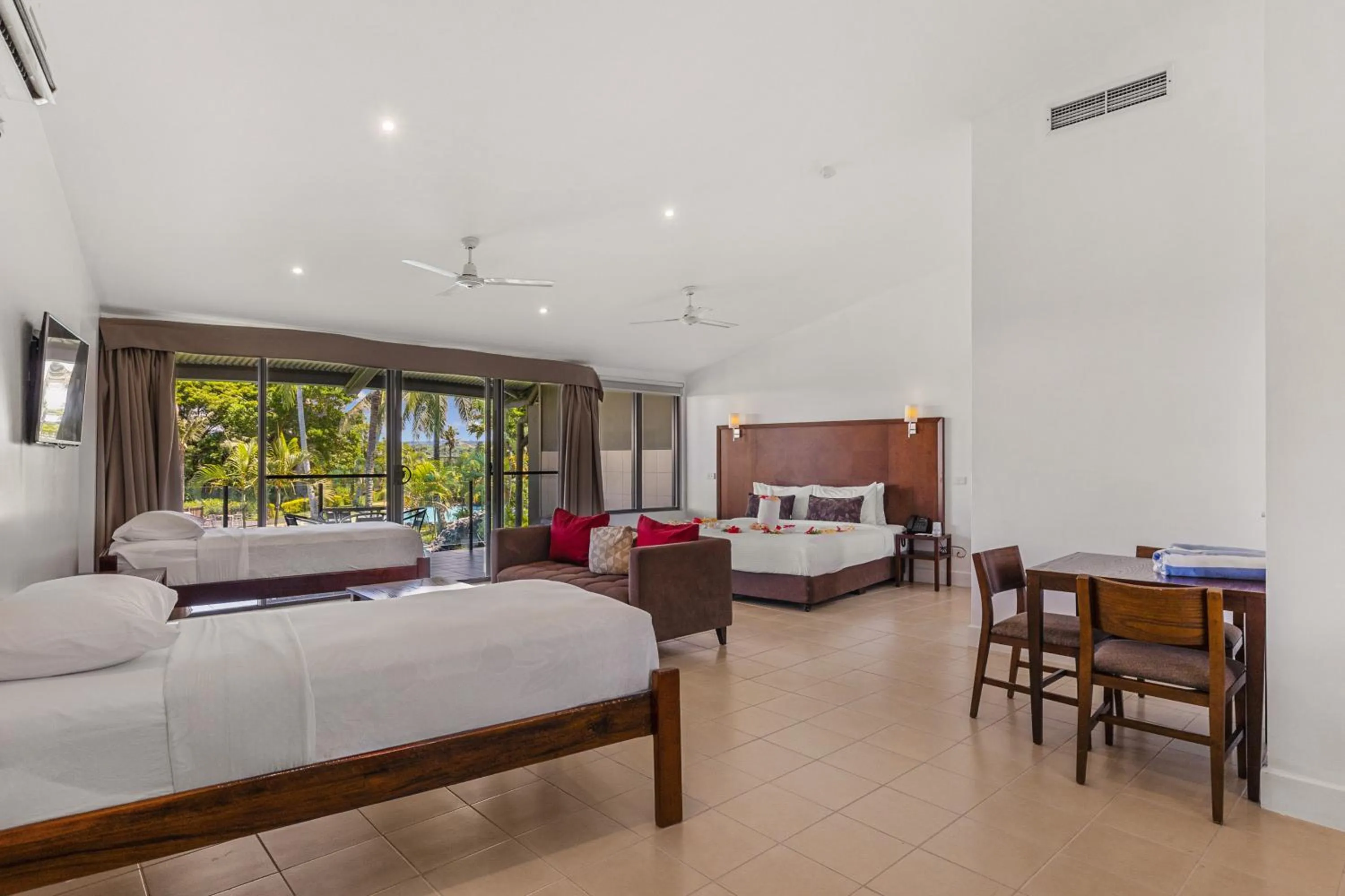 Floor plan, Bed in Iririki Island Resort & Spa