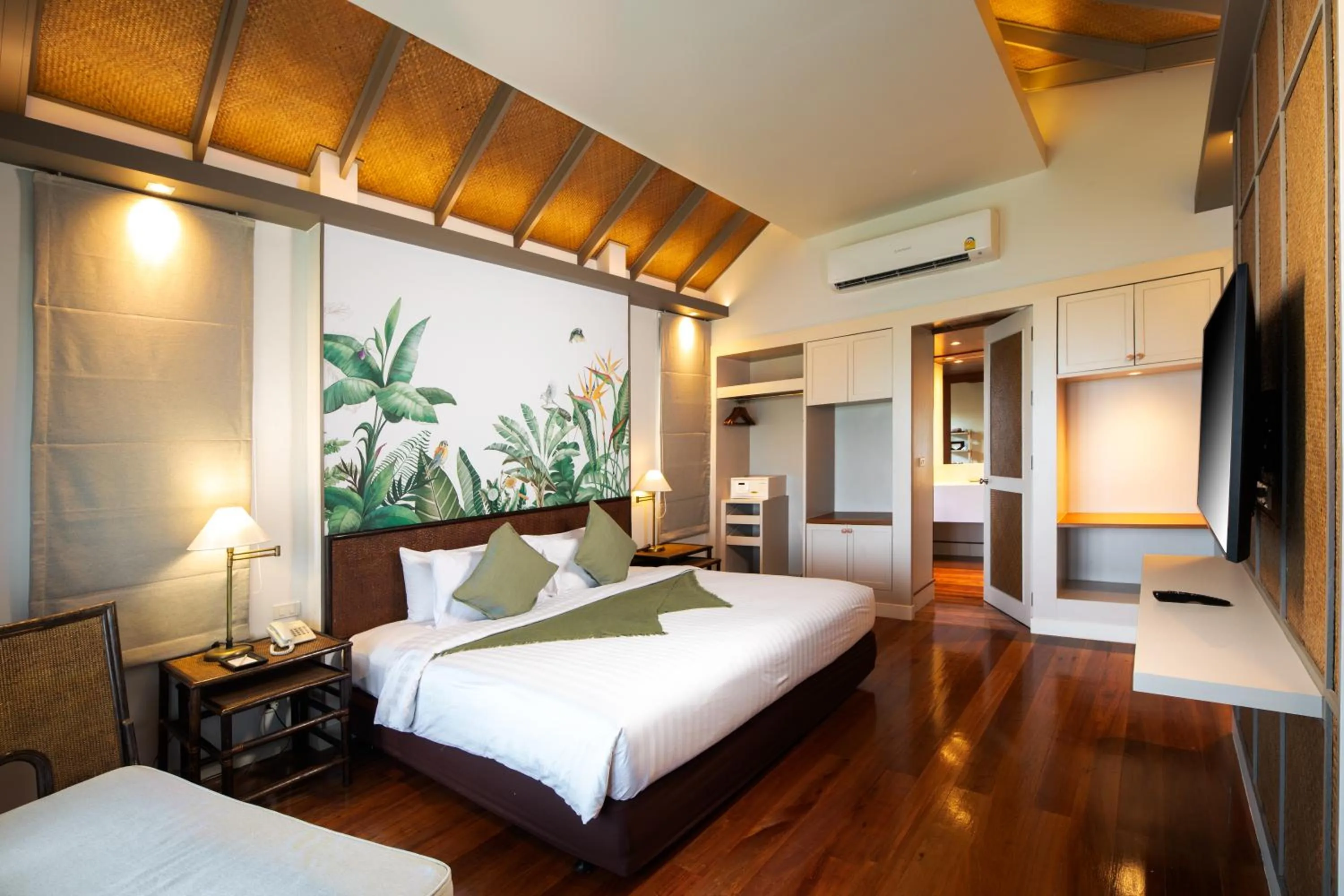 Bed in Fisherman's Resort Haad Chao Samran