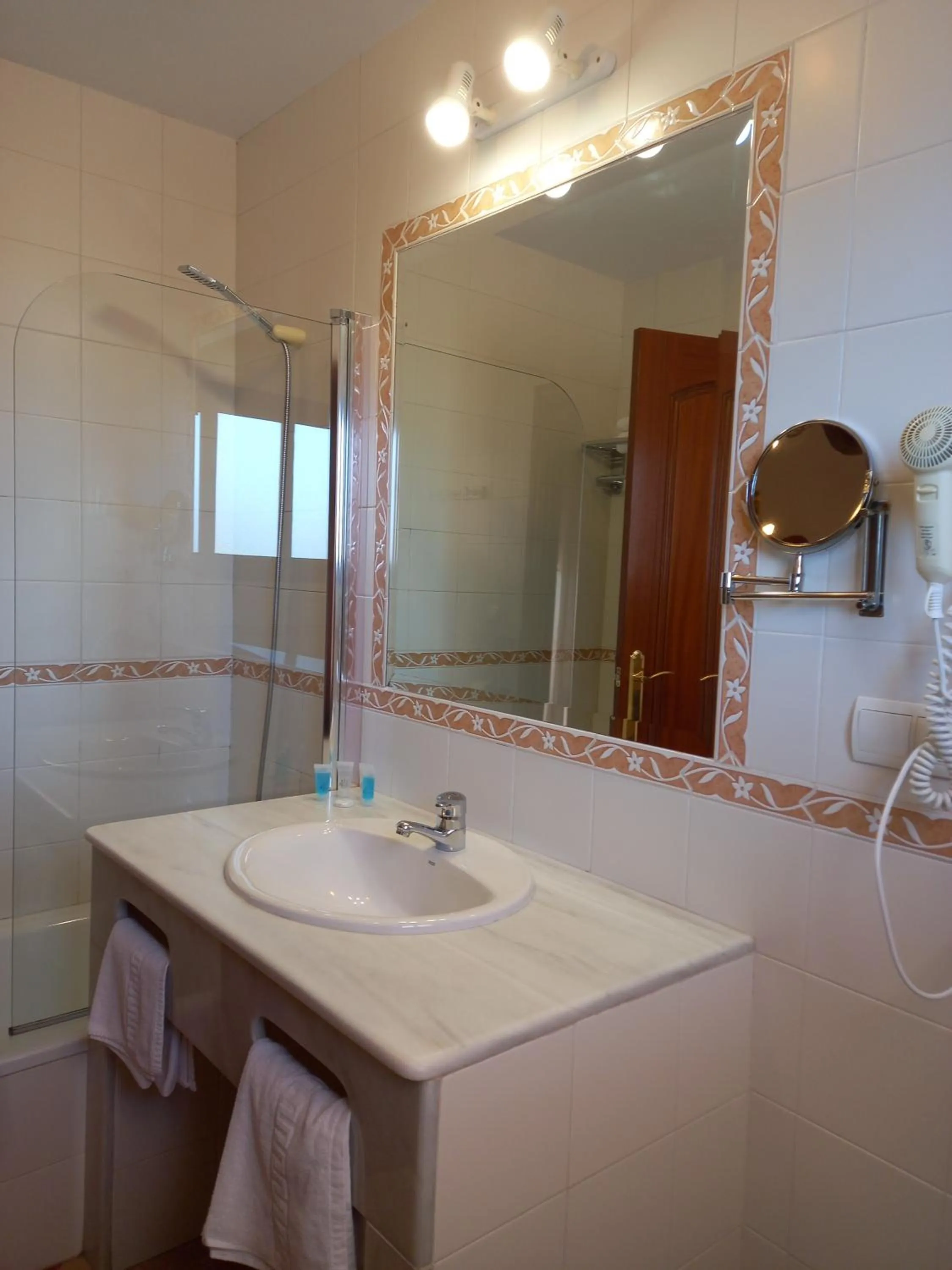 Bathroom in Hotel El Molino