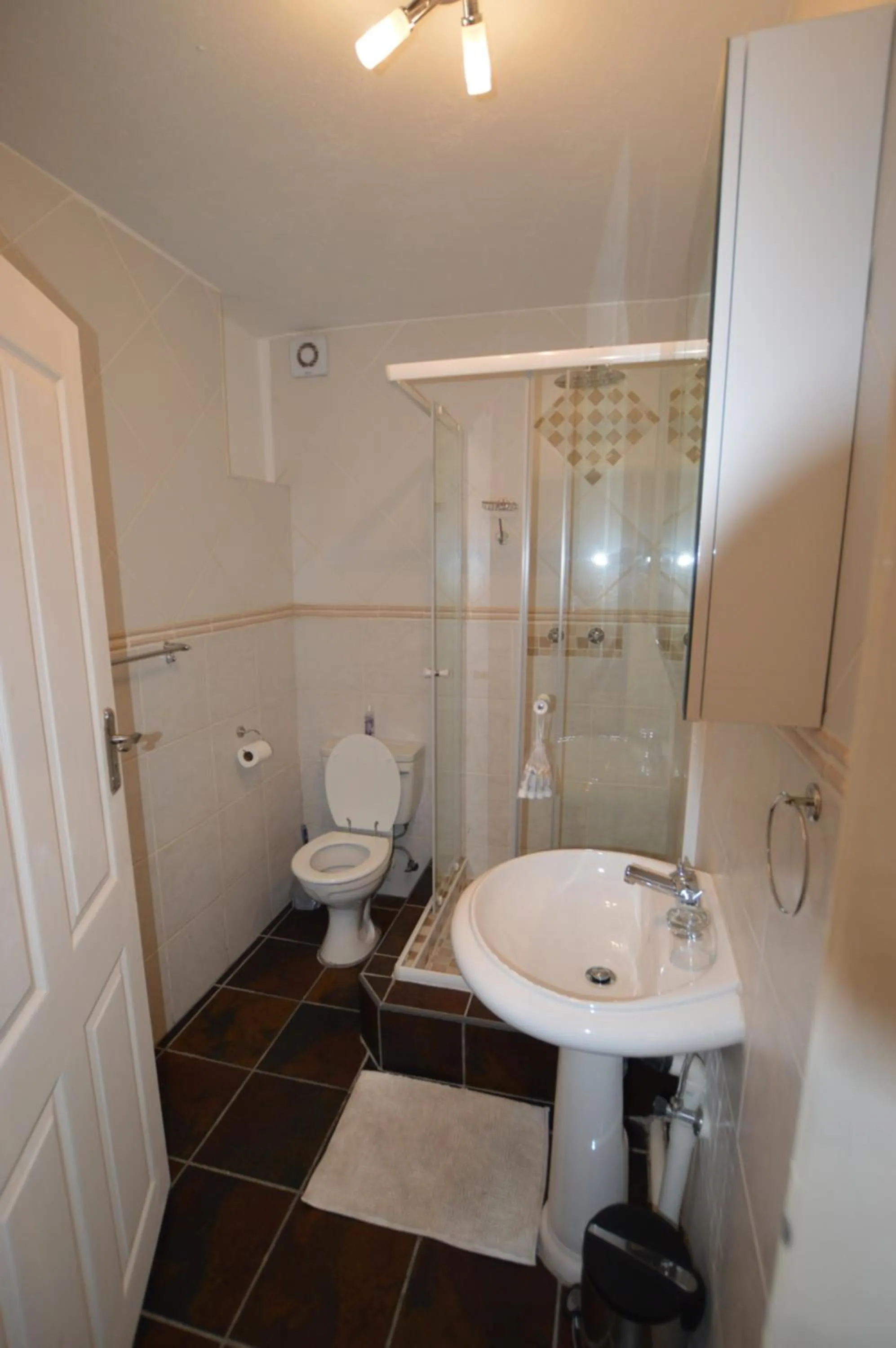 Shower in Kiwara Guesthouse