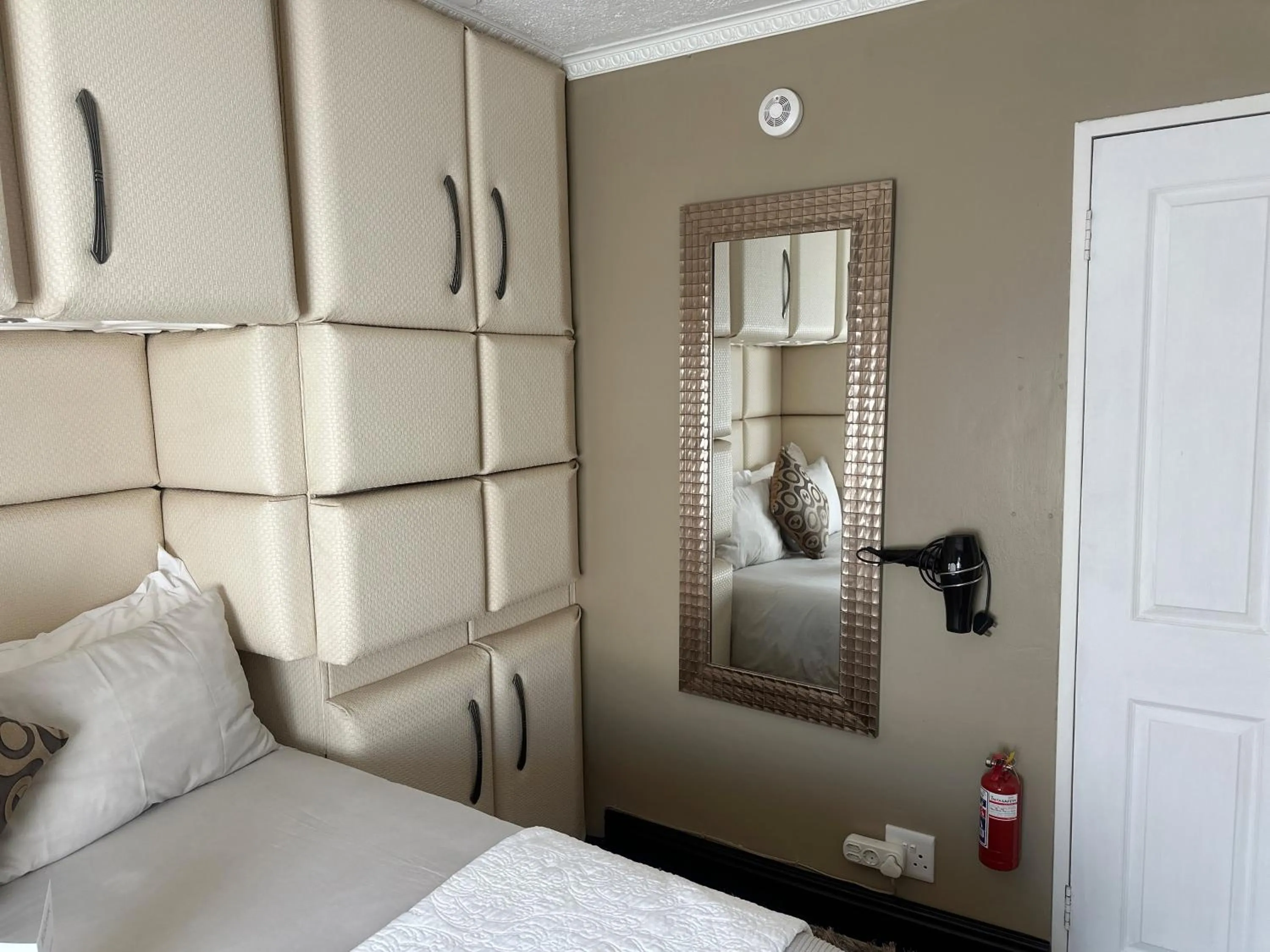 Bedroom, Bed in Kiwara Guesthouse