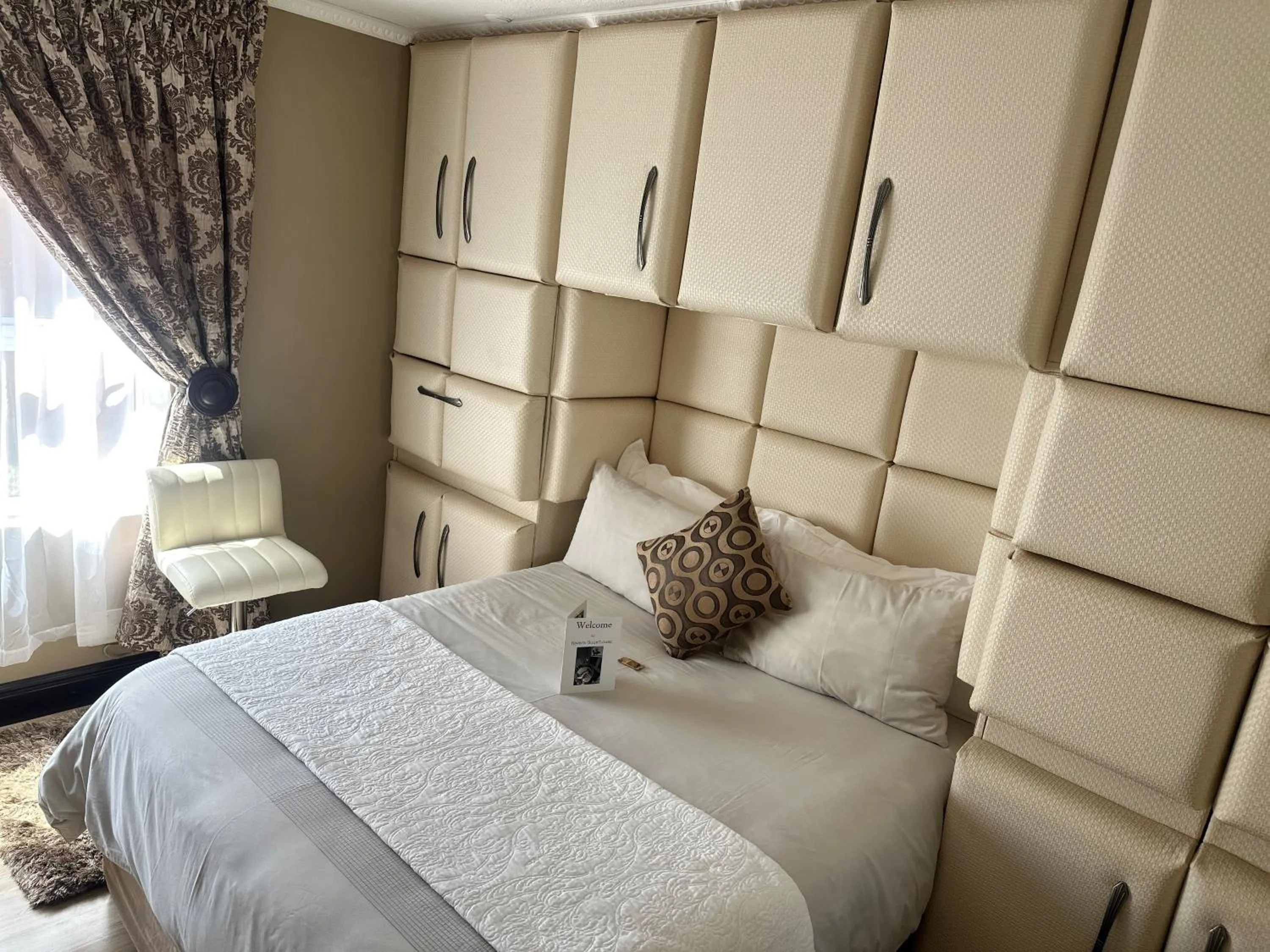 Bedroom, Bed in Kiwara Guesthouse