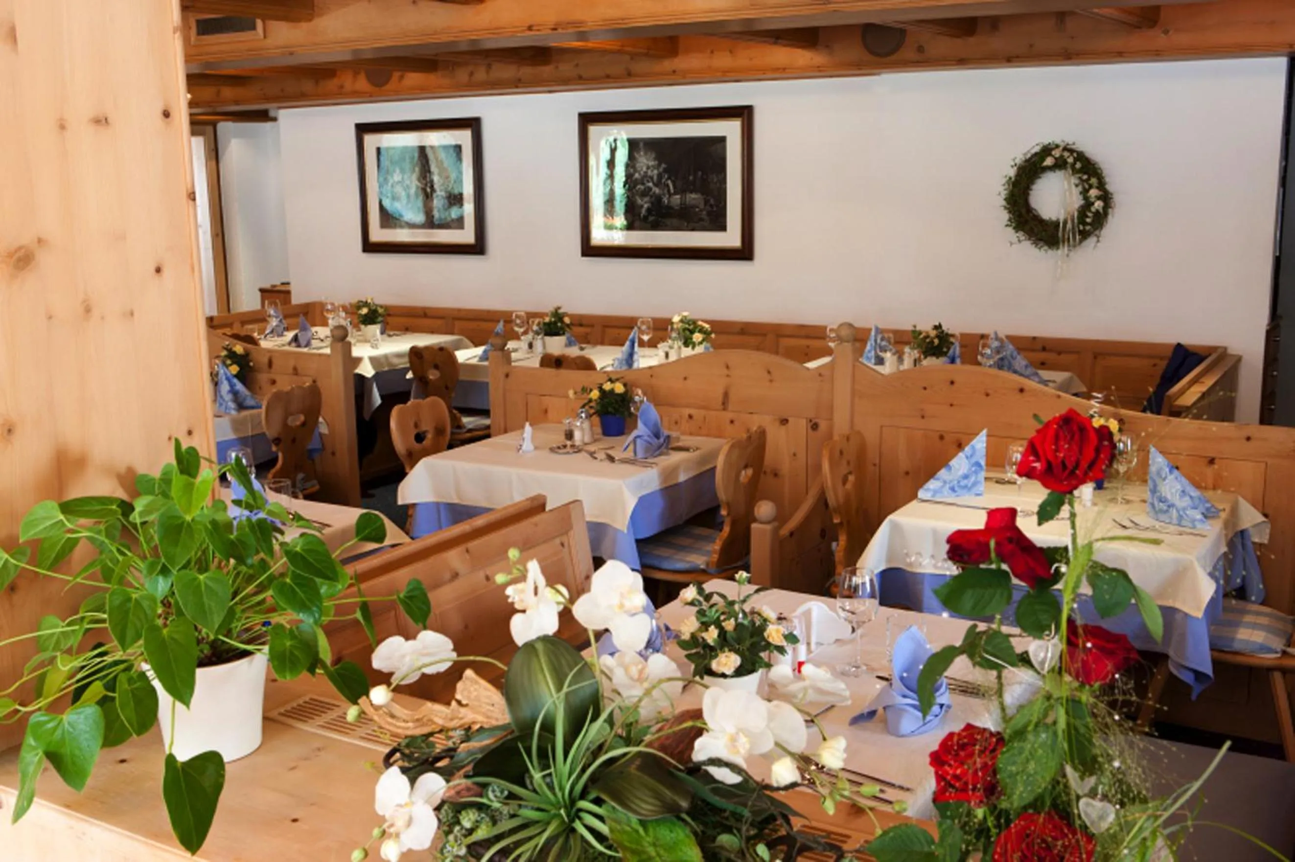 Restaurant/places to eat in Hotel Astras