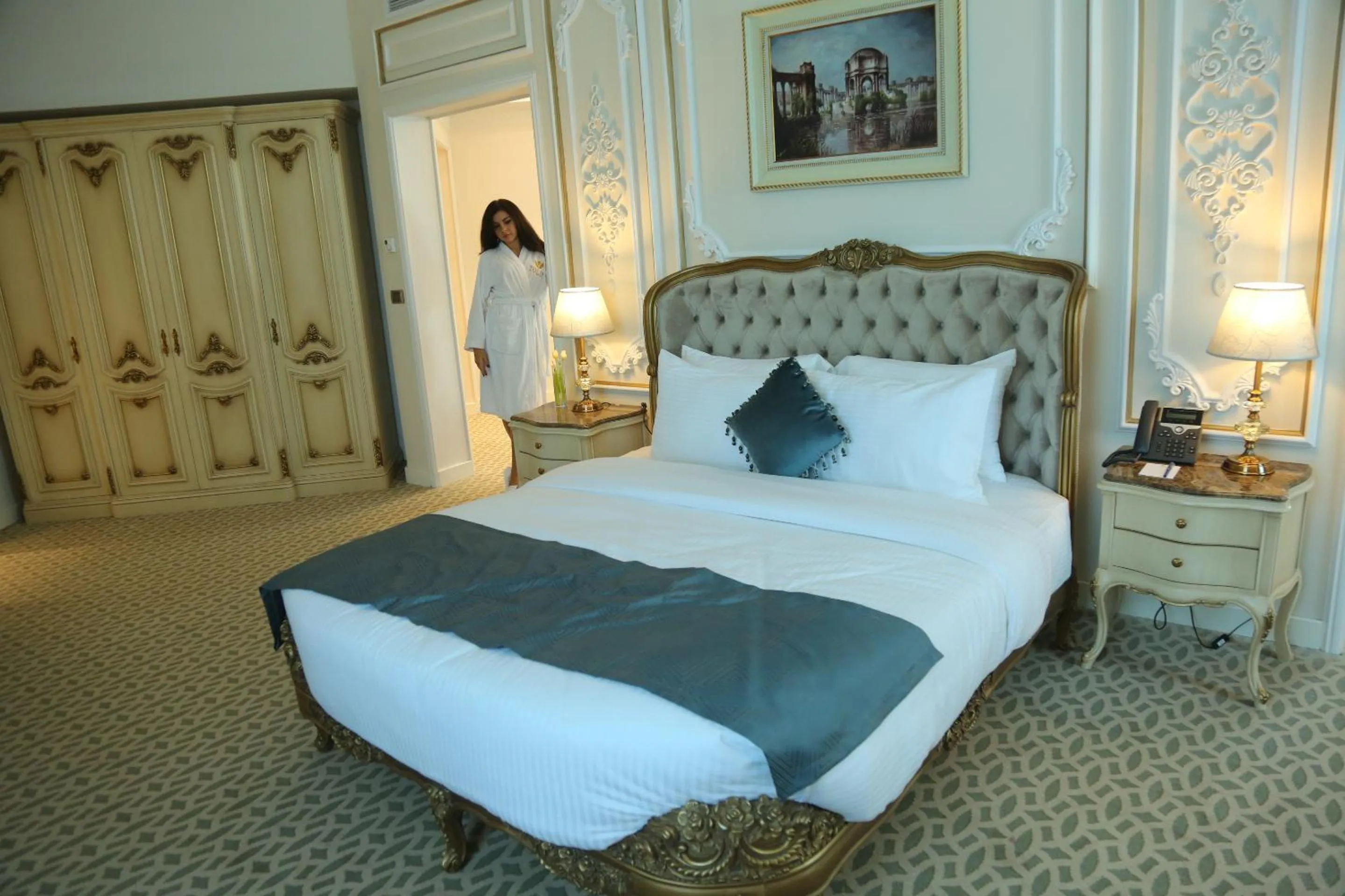 Coffee/tea facilities, Bed in Tolip Golden Plaza