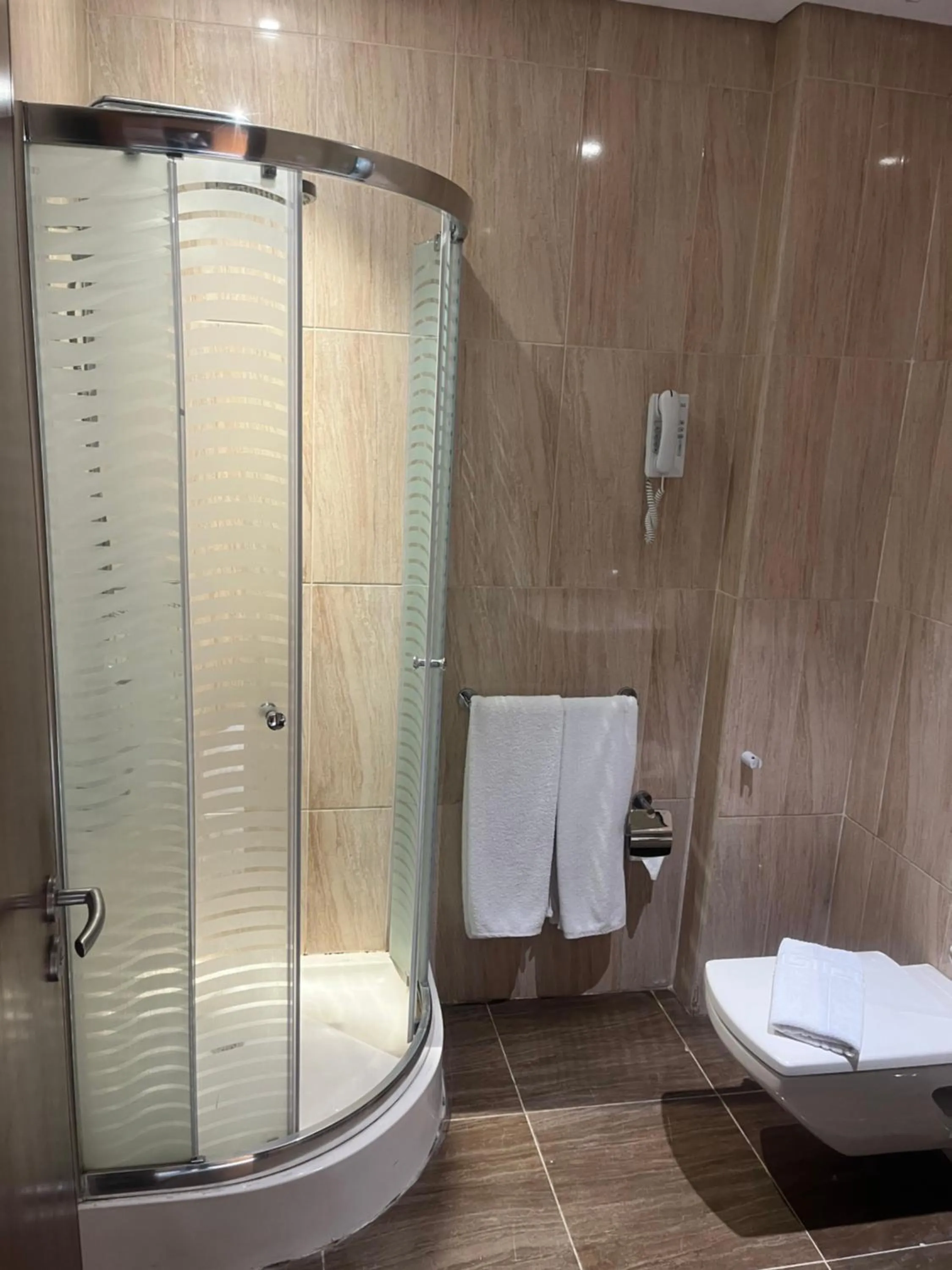 Bathroom in Tolip Golden Plaza