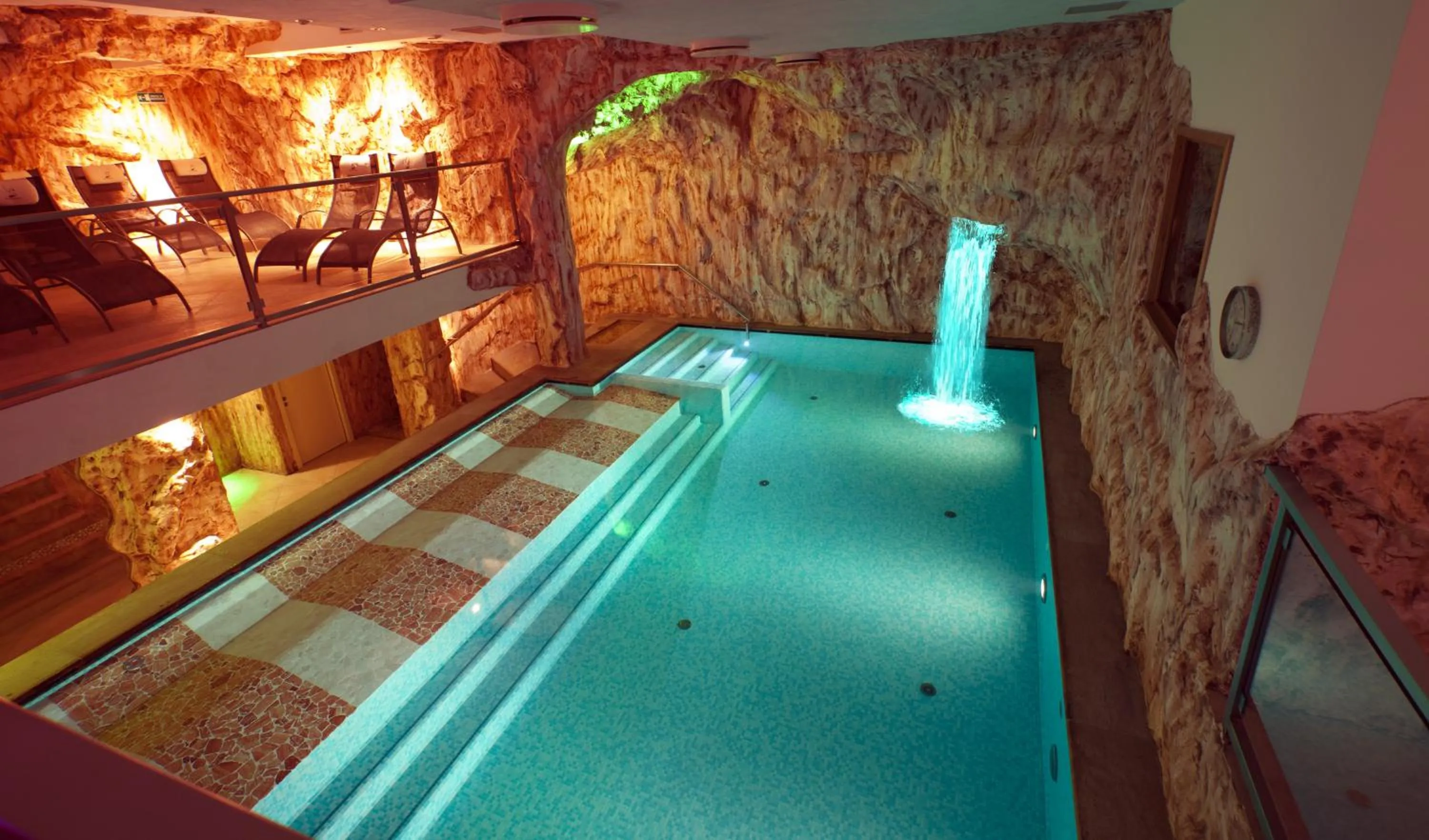 Swimming pool in Hotel Cima Rosetta - BW Signature Collection