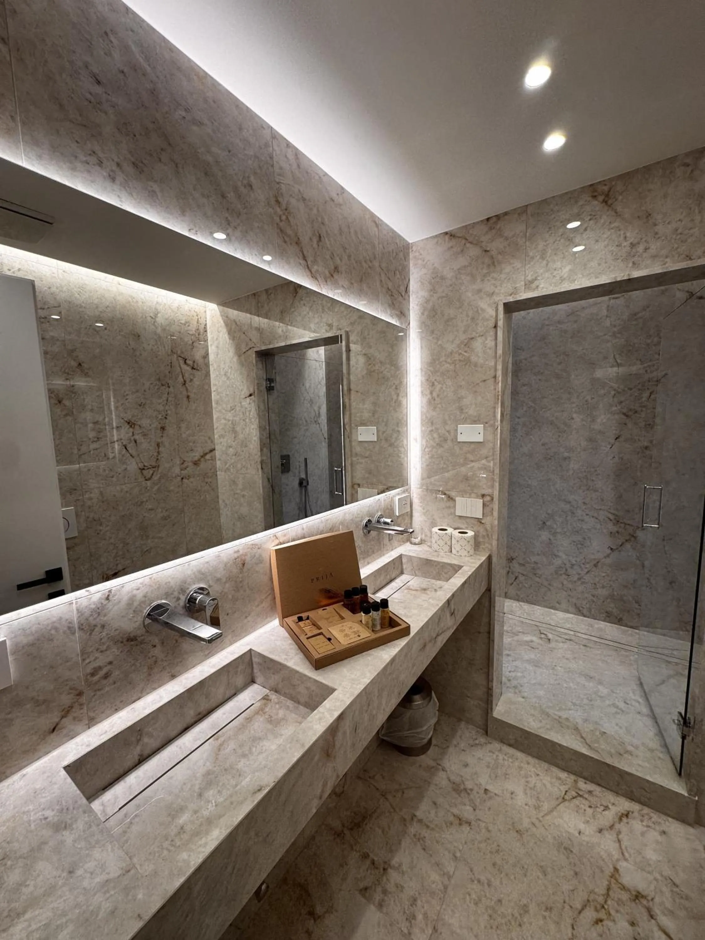 Shower in Hotel Cima Rosetta - BW Signature Collection