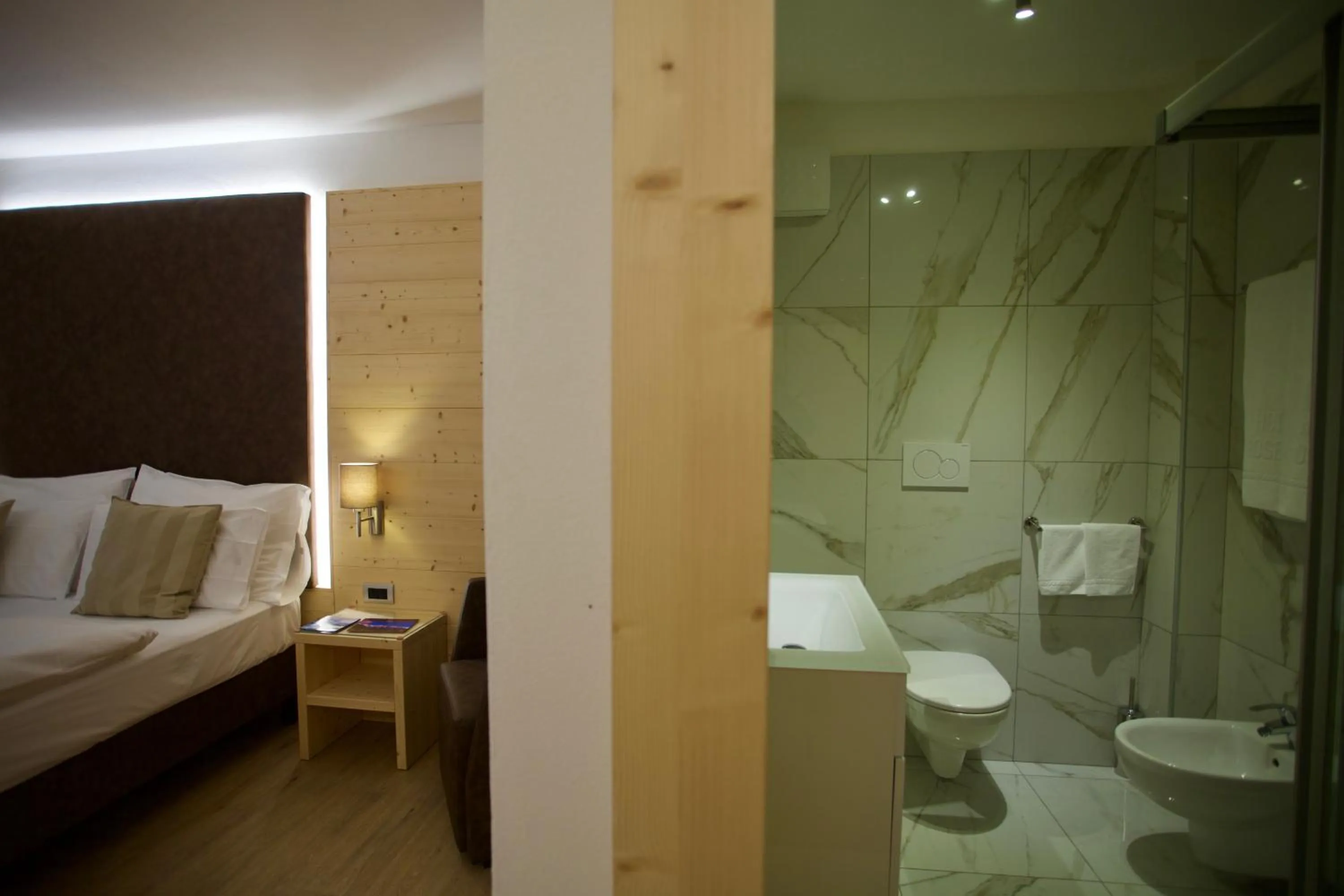 Bathroom, Bed in Hotel Cima Rosetta - BW Signature Collection