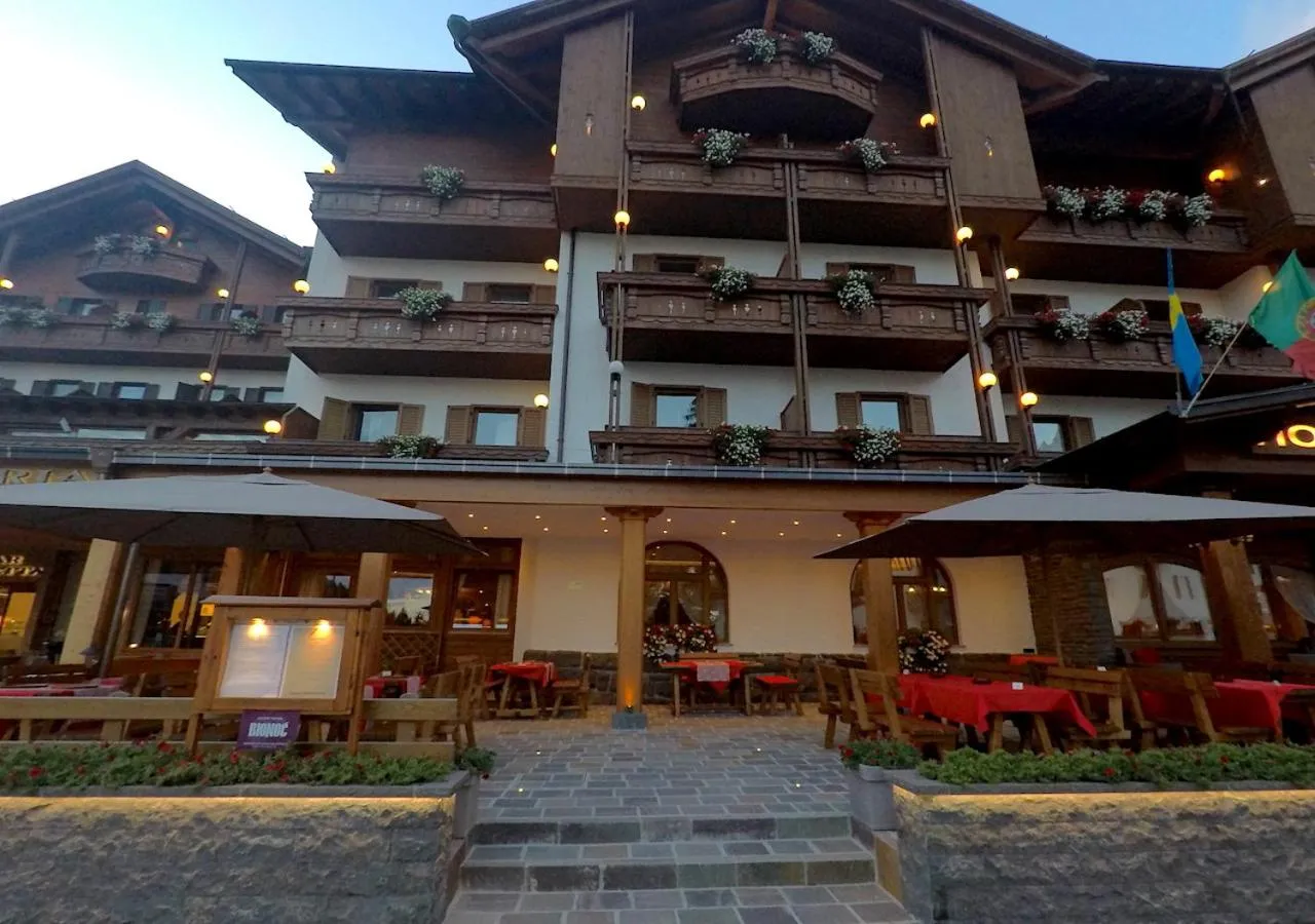 Patio in Hotel Cima Rosetta - BW Signature Collection