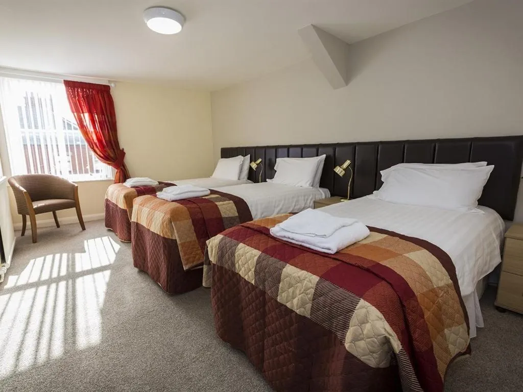 Bedroom, Bed in The Golf Hotel