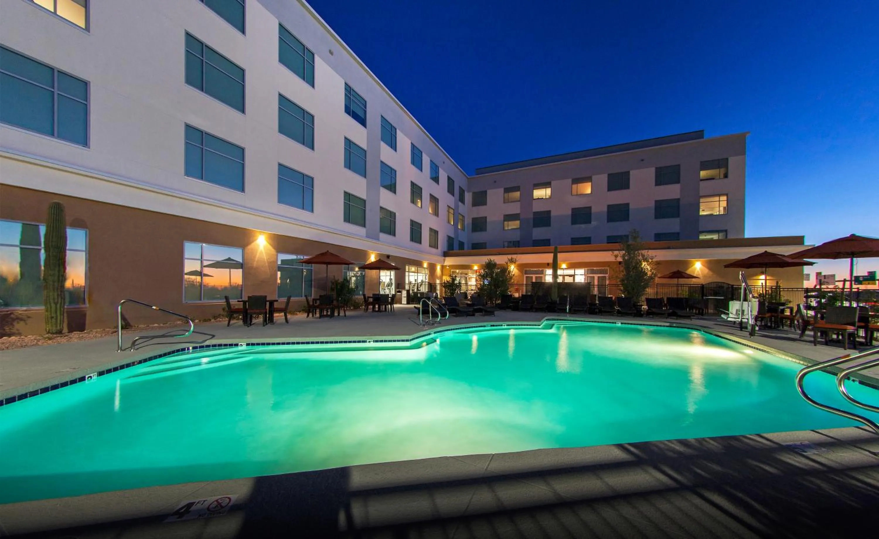 Swimming pool in Hilton Garden Inn North Phoenix Scottsdale