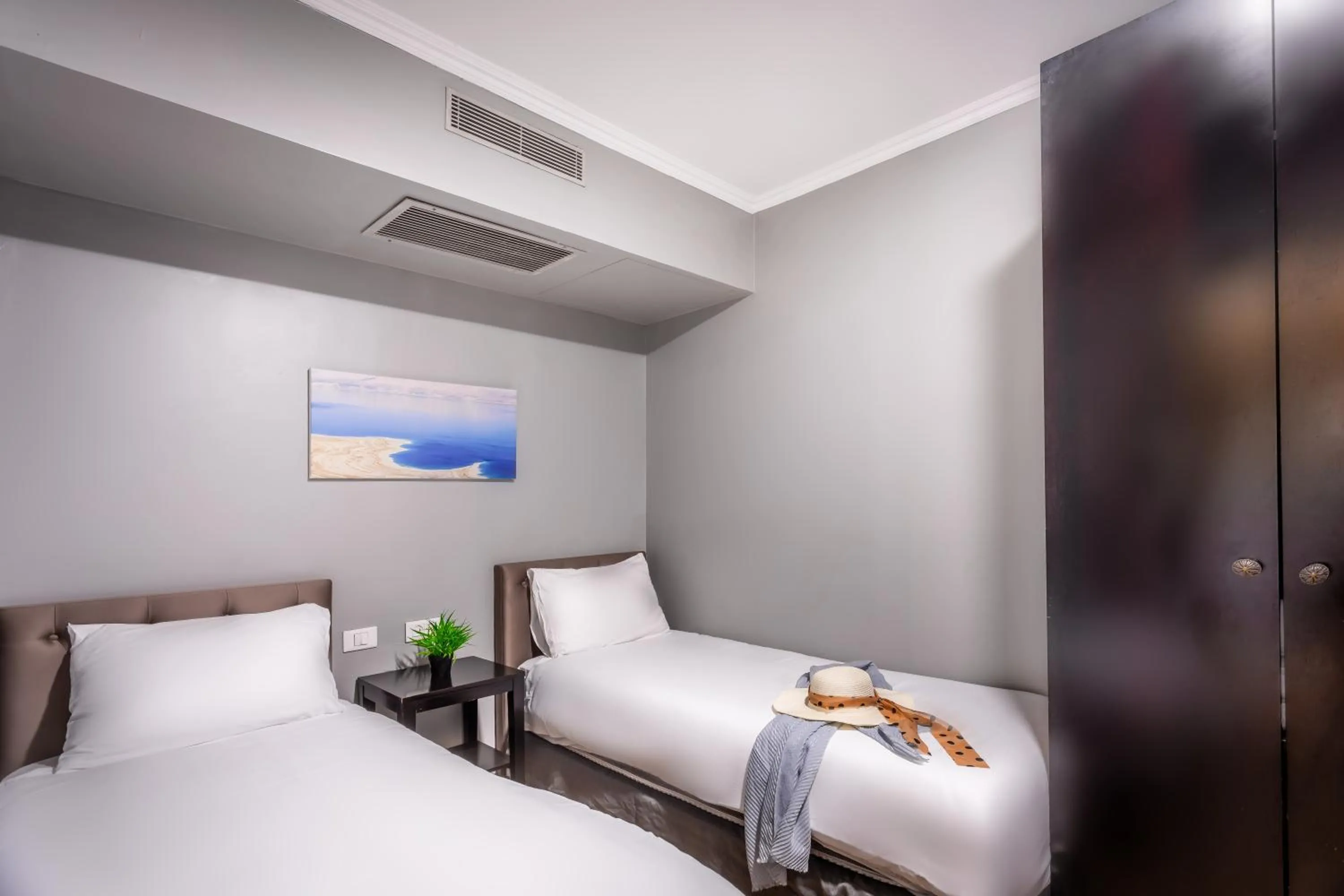 Bedroom, Bed in Daria- Authentic Israeli Experience