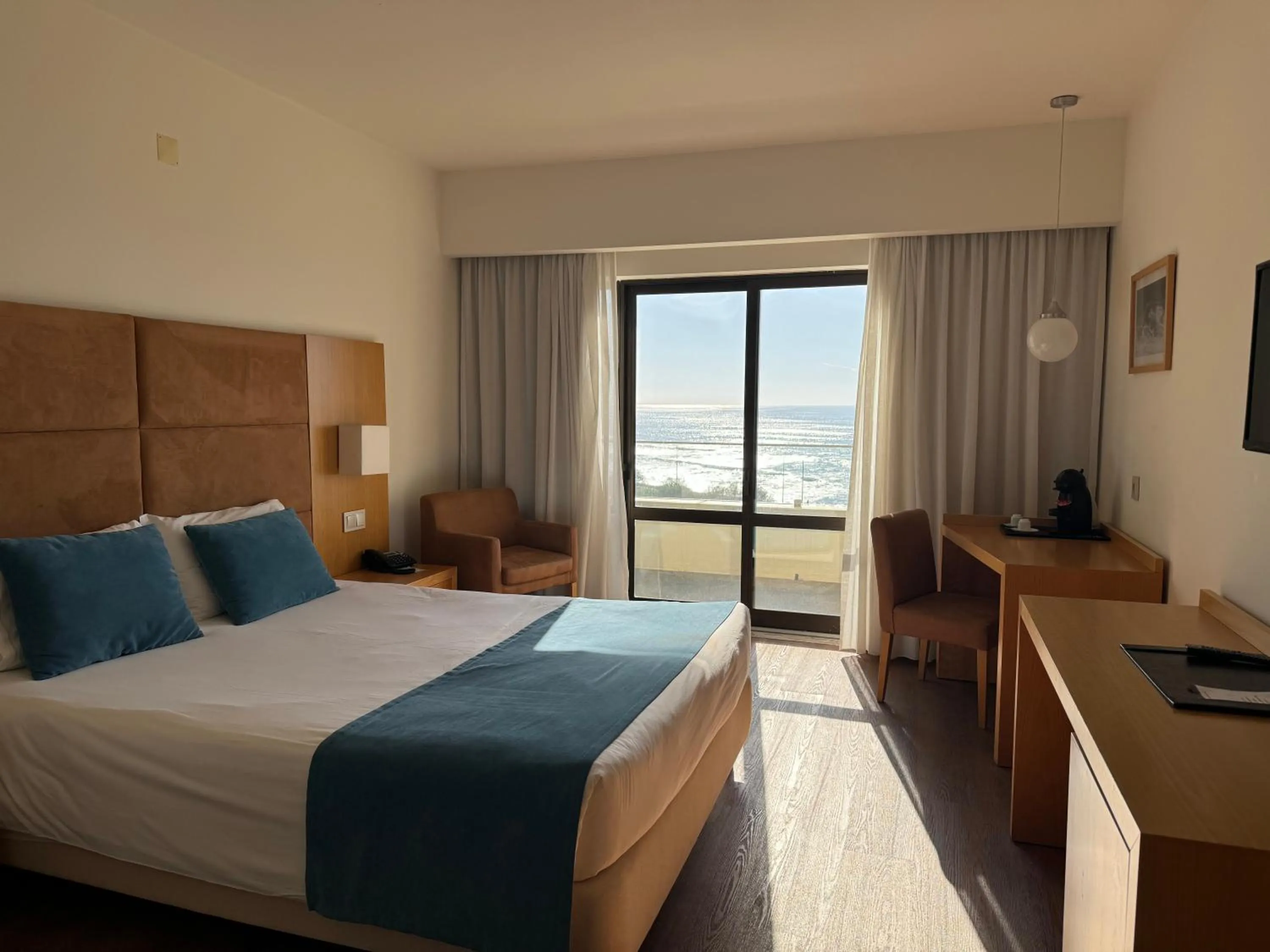 Bedroom, Bed in Hotel Atlantida Sol