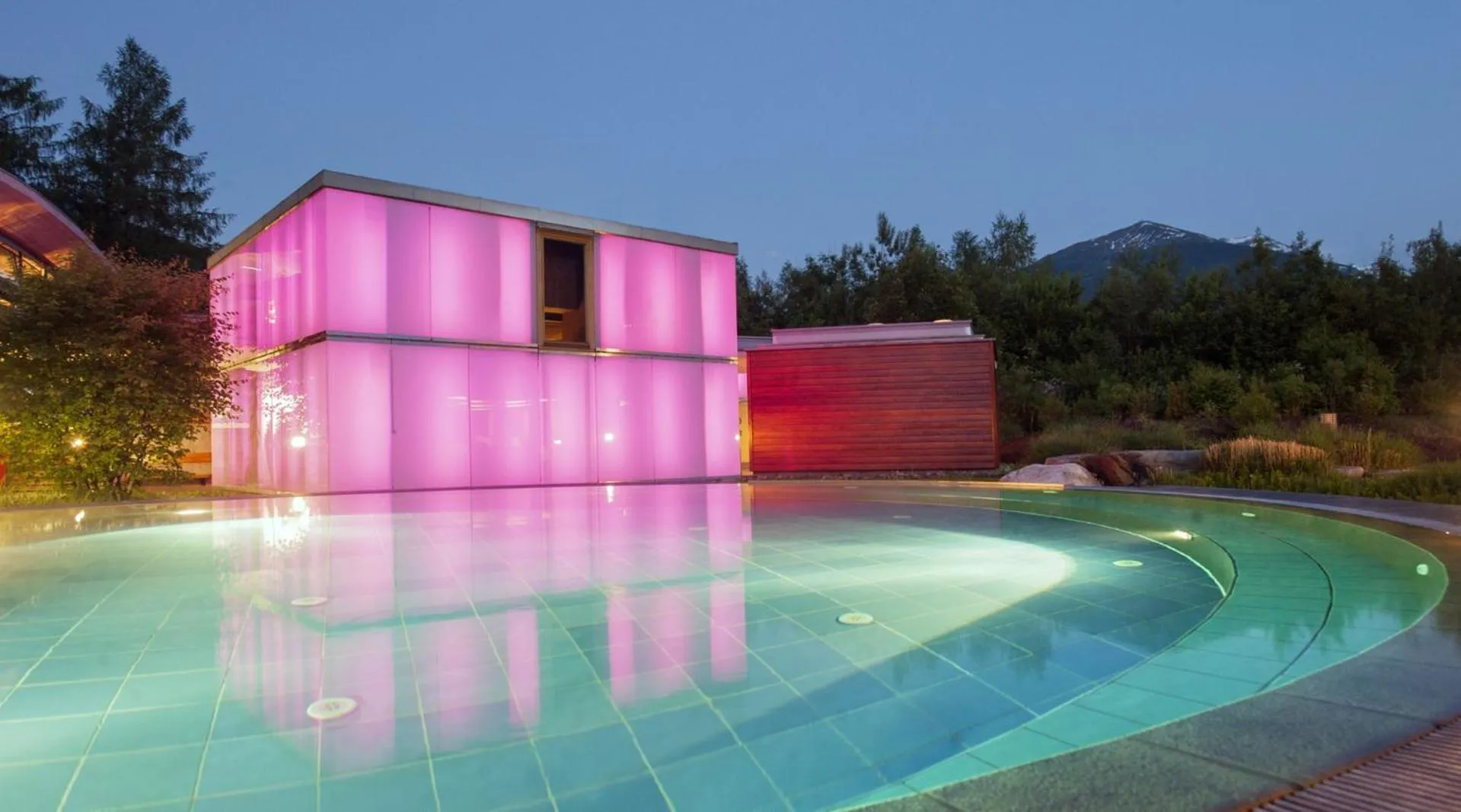 Swimming pool in Hotel Germania Gastein - ganzjährig inklusive Alpentherme Gastein & Sommersaison inklusive Gasteiner Bergbahnen