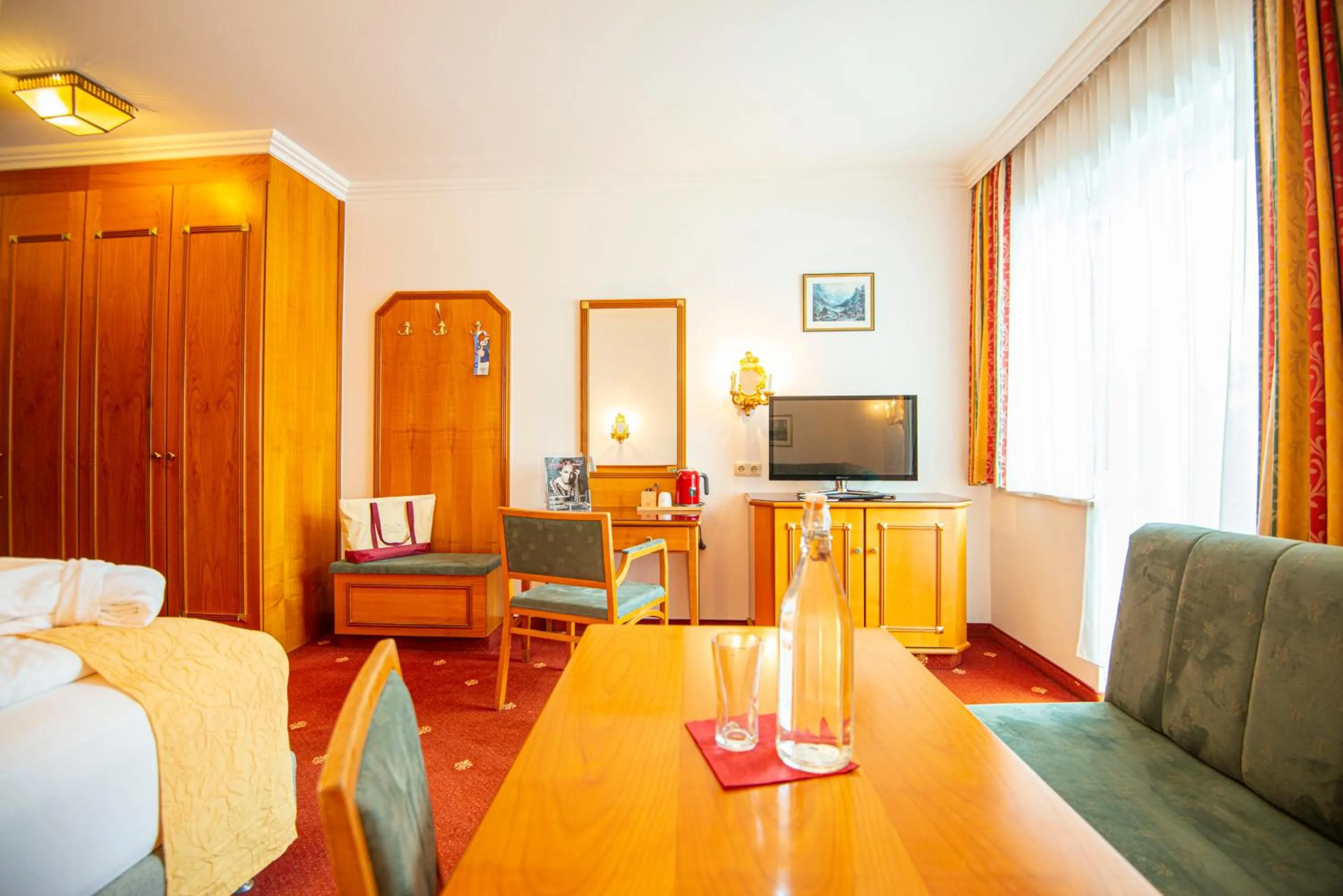 Staff in Hotel Germania Gastein - ganzjährig inklusive Alpentherme Gastein & Sommersaison inklusive Gasteiner Bergbahnen