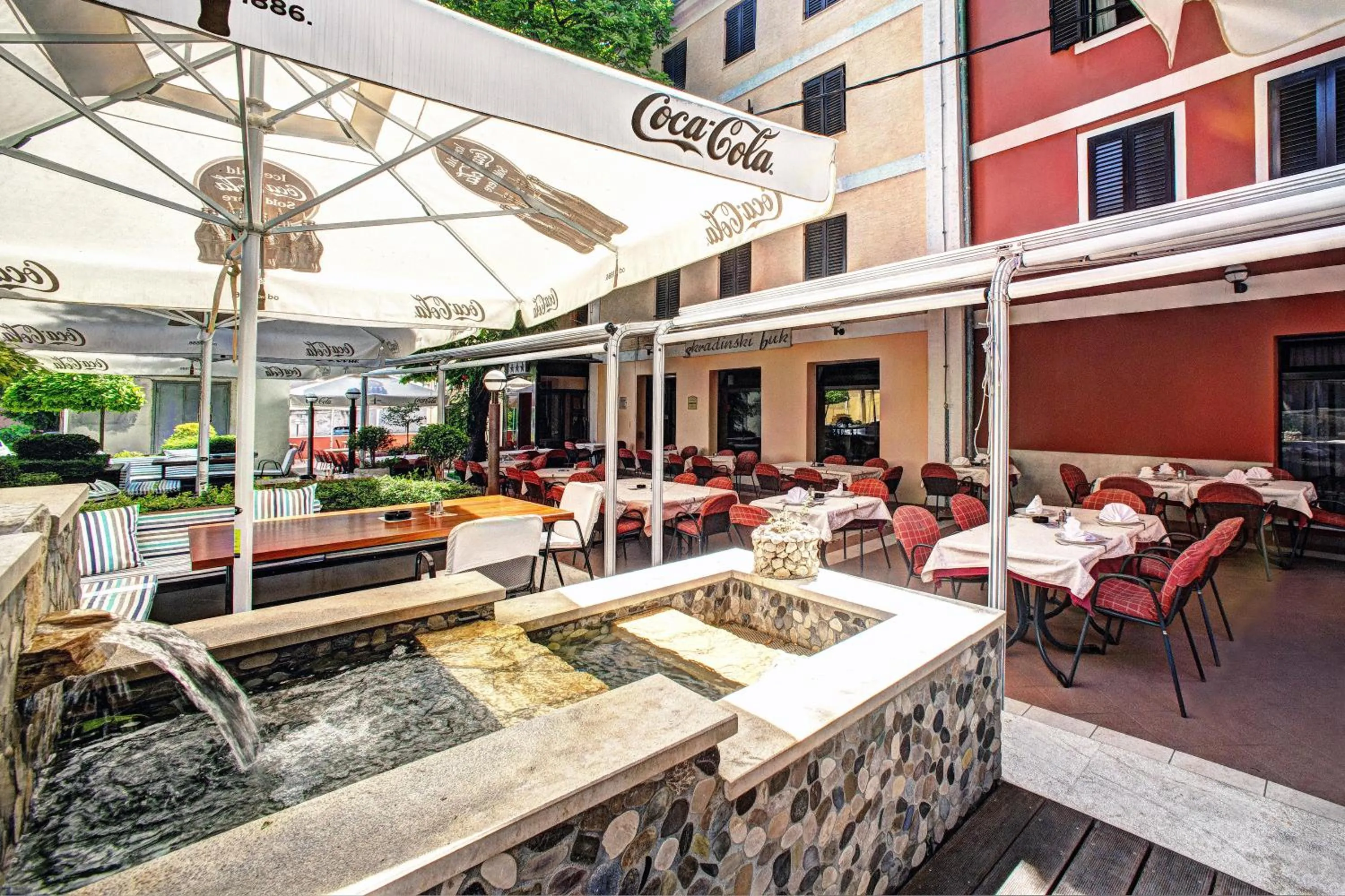 Restaurant/places to eat in Hotel Skradinski Buk