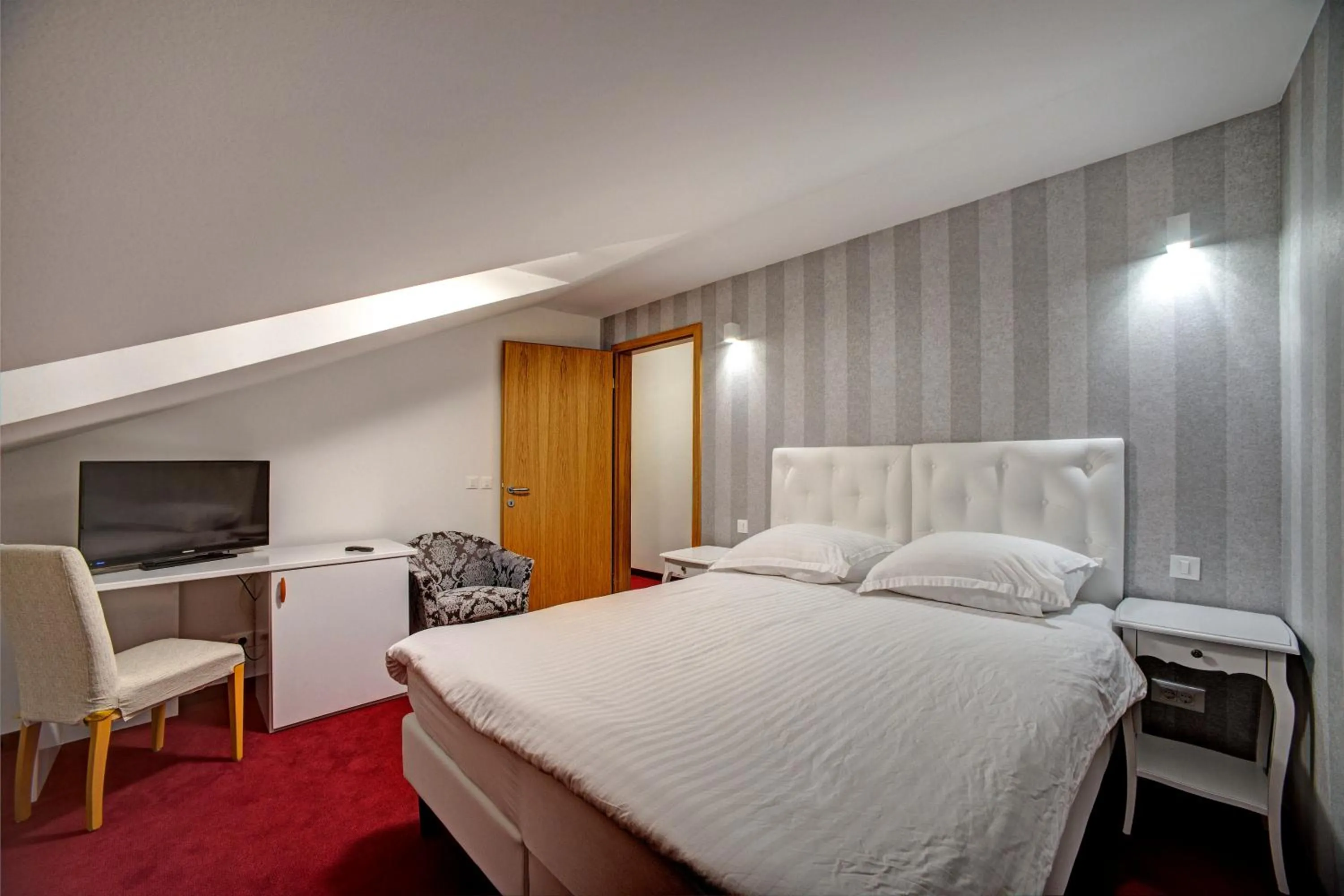 Photo of the whole room, Bed in Hotel Skradinski Buk