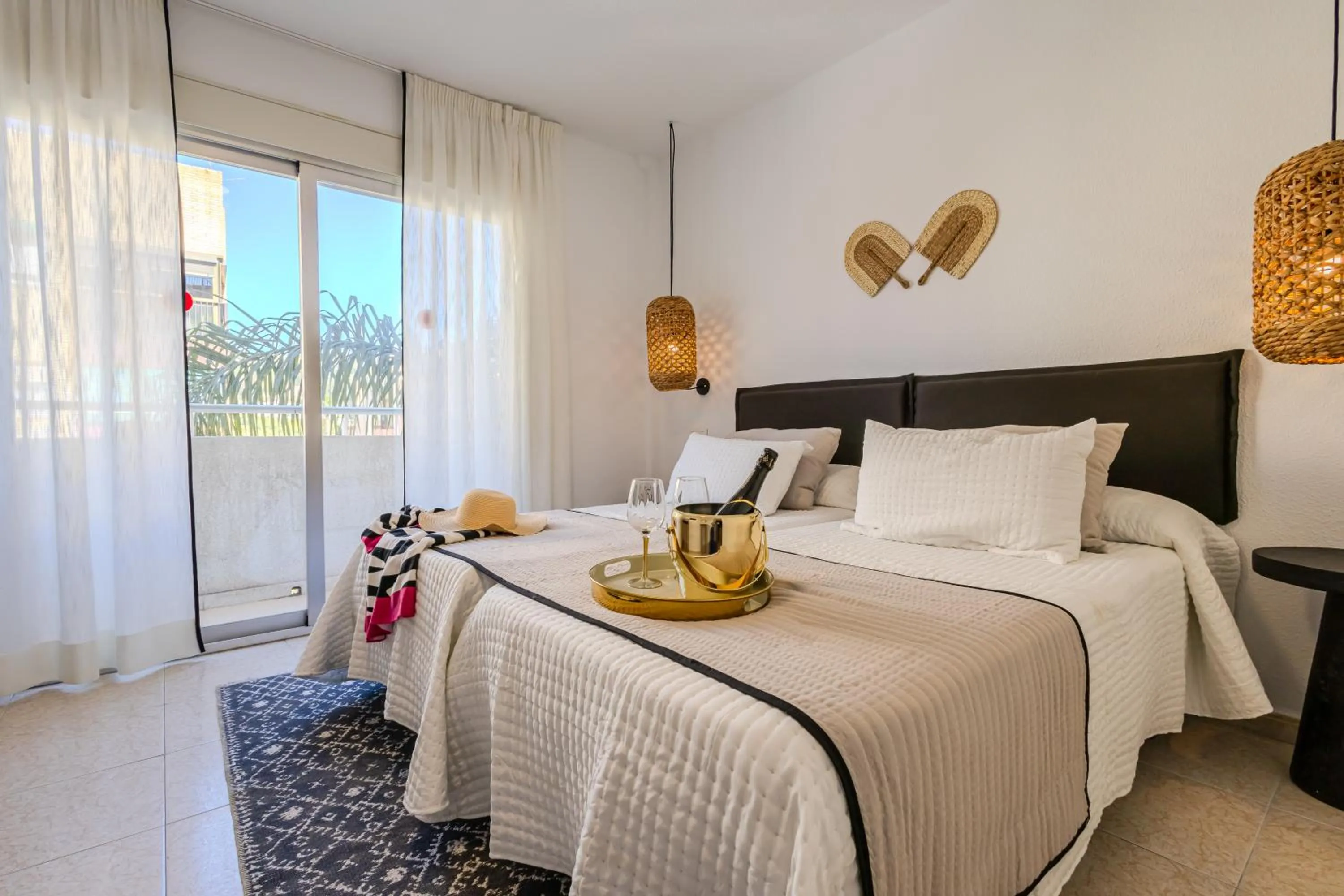 Bedroom, Bed in Hotel Olas de Almuñécar