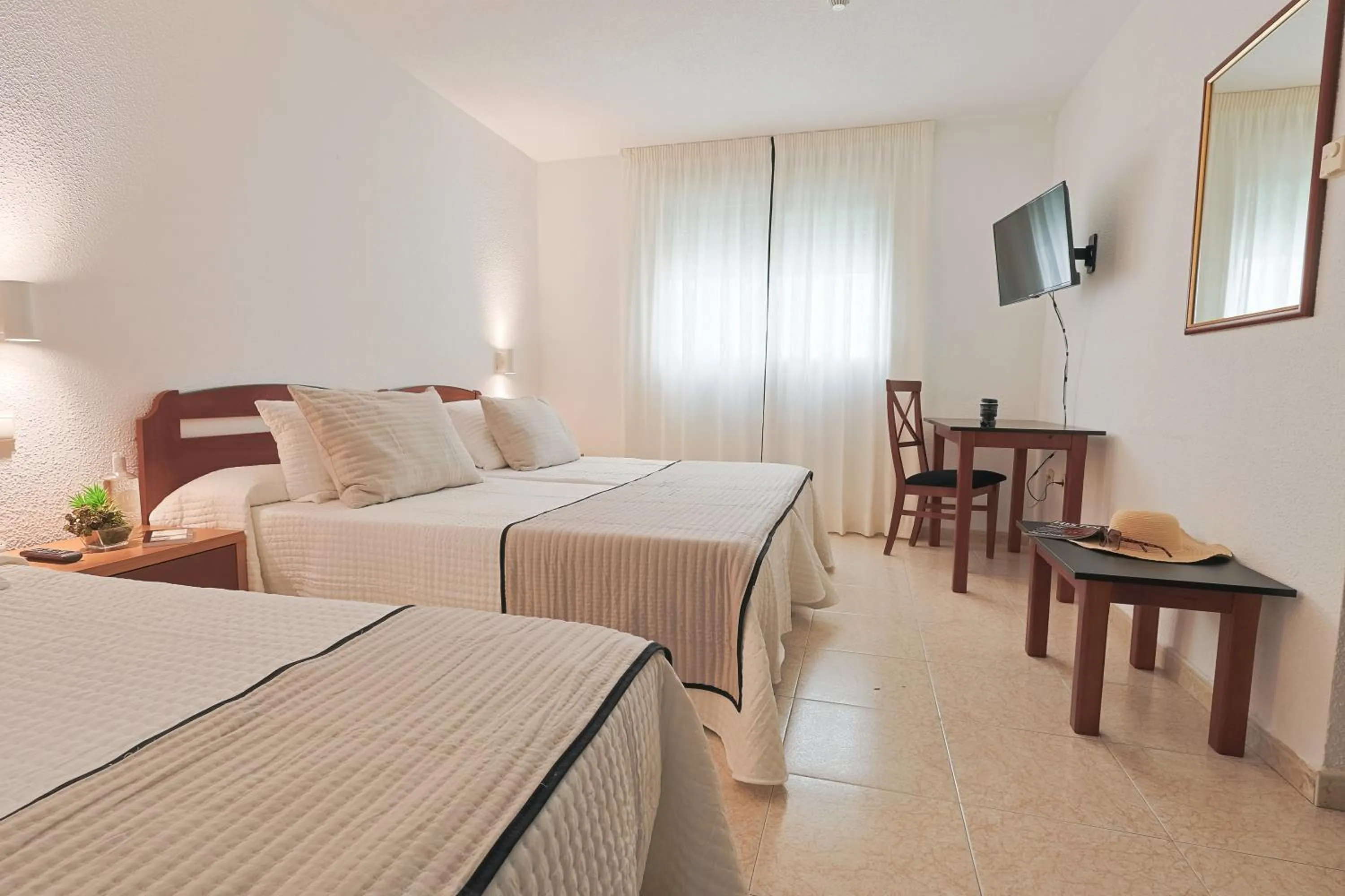 Bedroom, Bed in Hotel Olas de Almuñécar