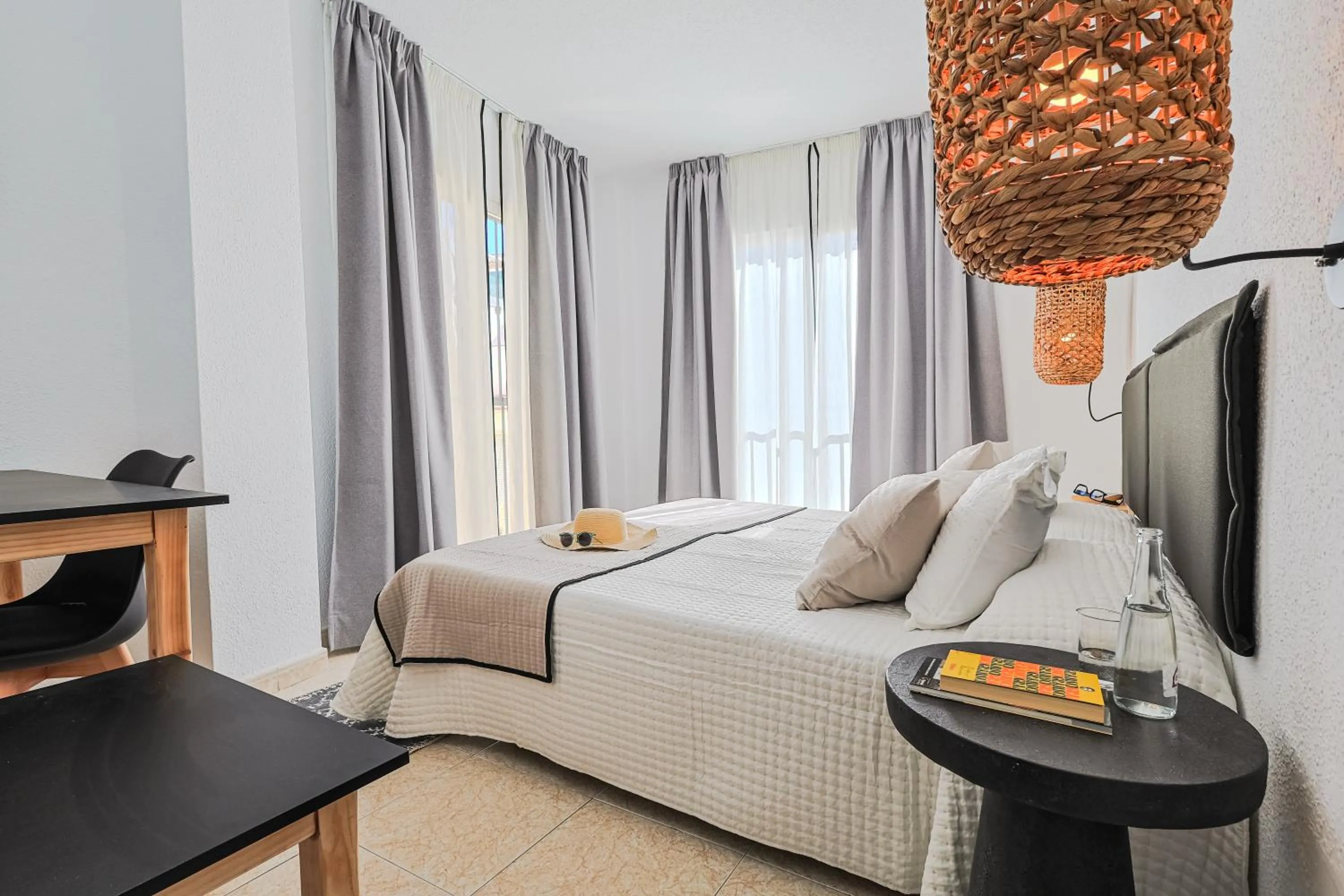 Bedroom, Bed in Hotel Olas de Almuñécar