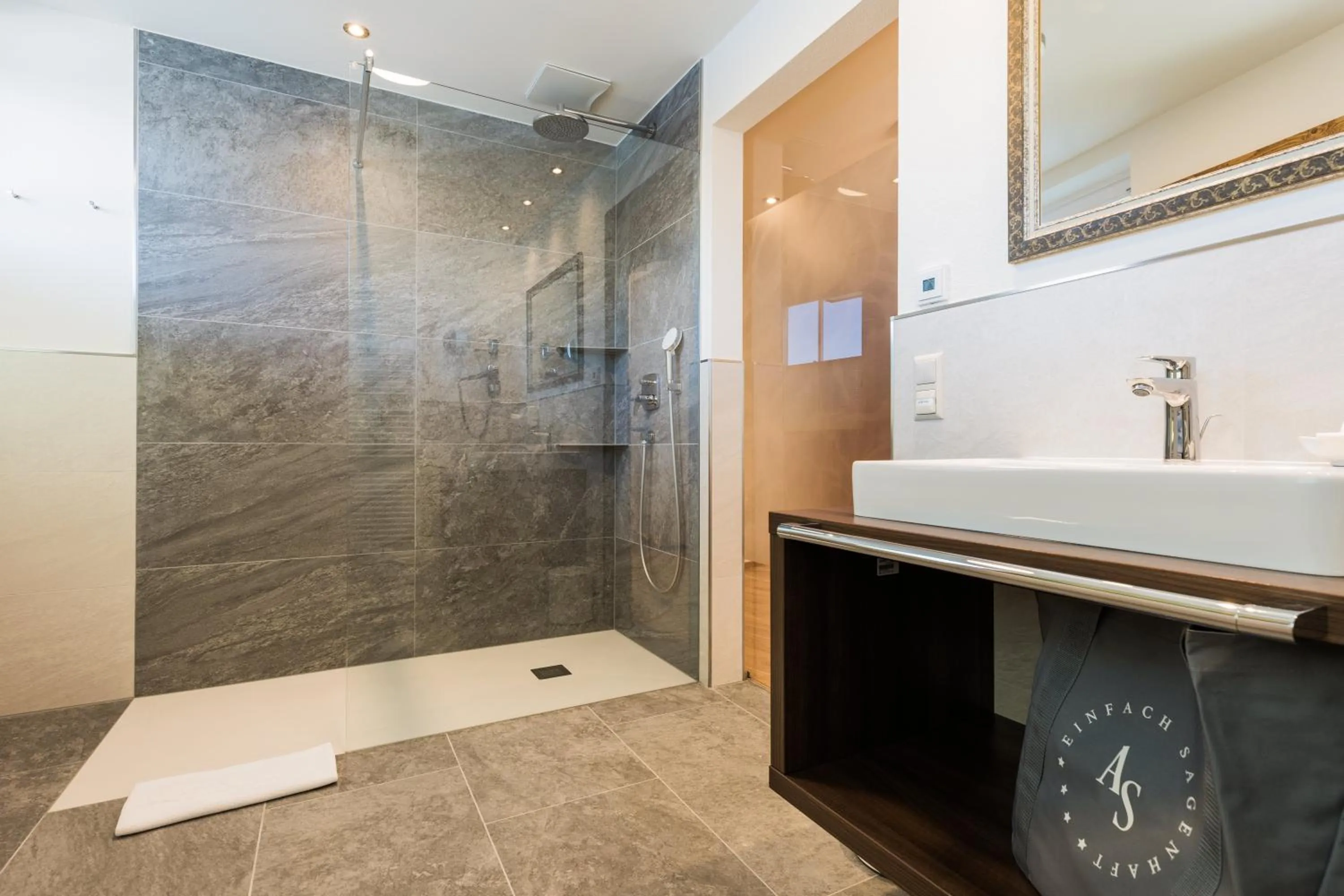 Bathroom in Hotel AlpenSchlössl