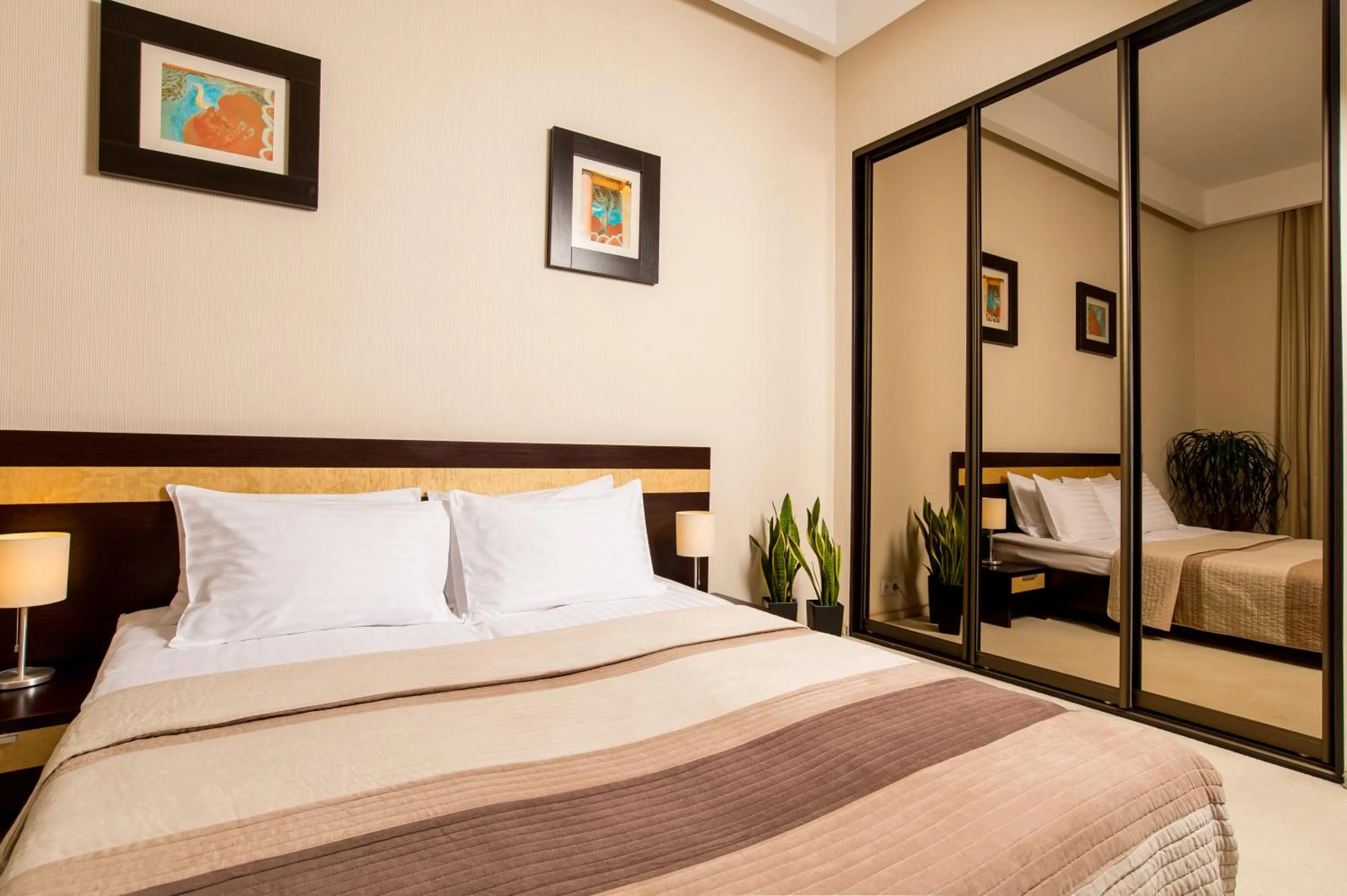 Bedroom, Bed in Senator Victory Square