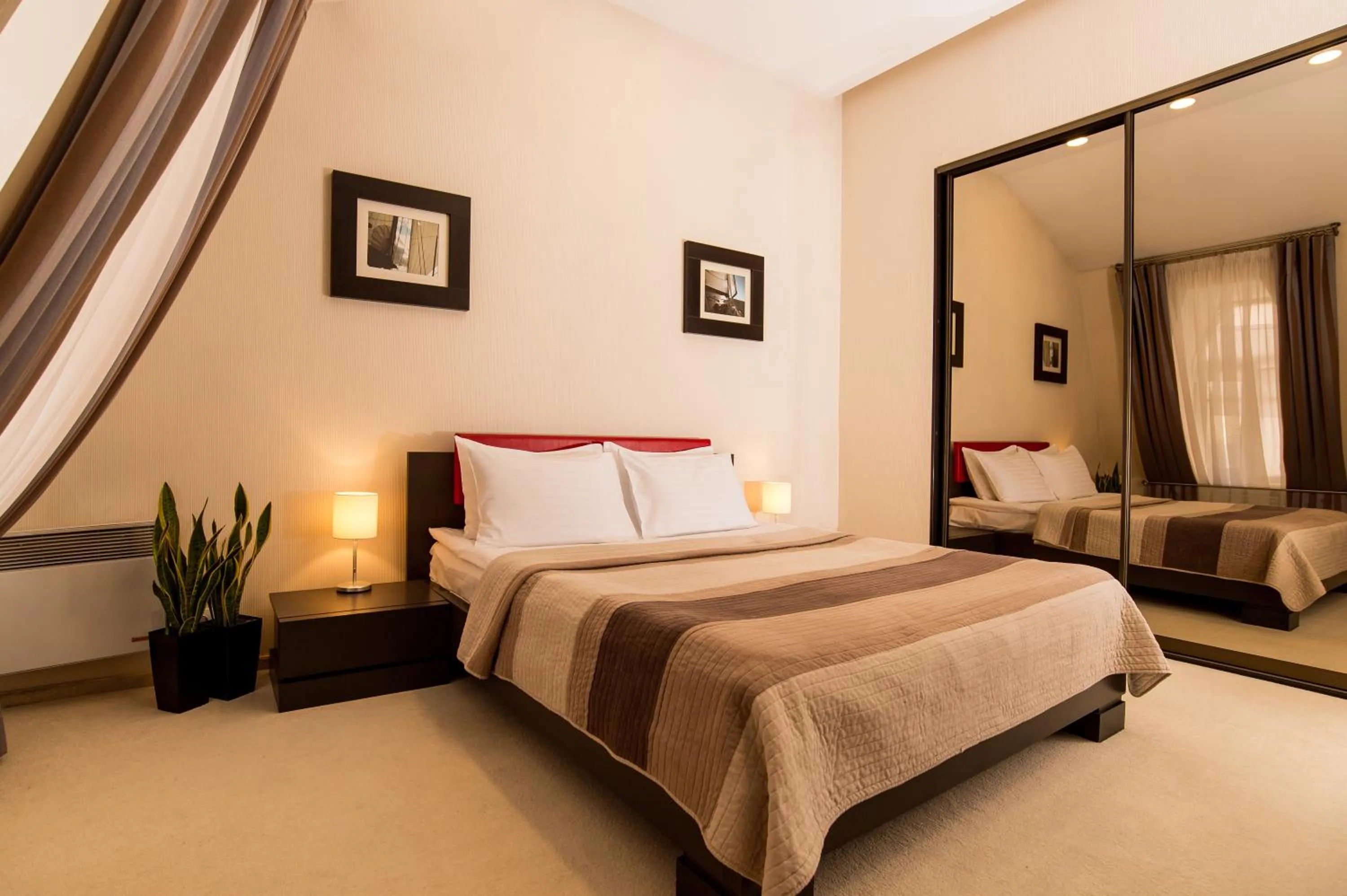 Bedroom, Bed in Senator Victory Square