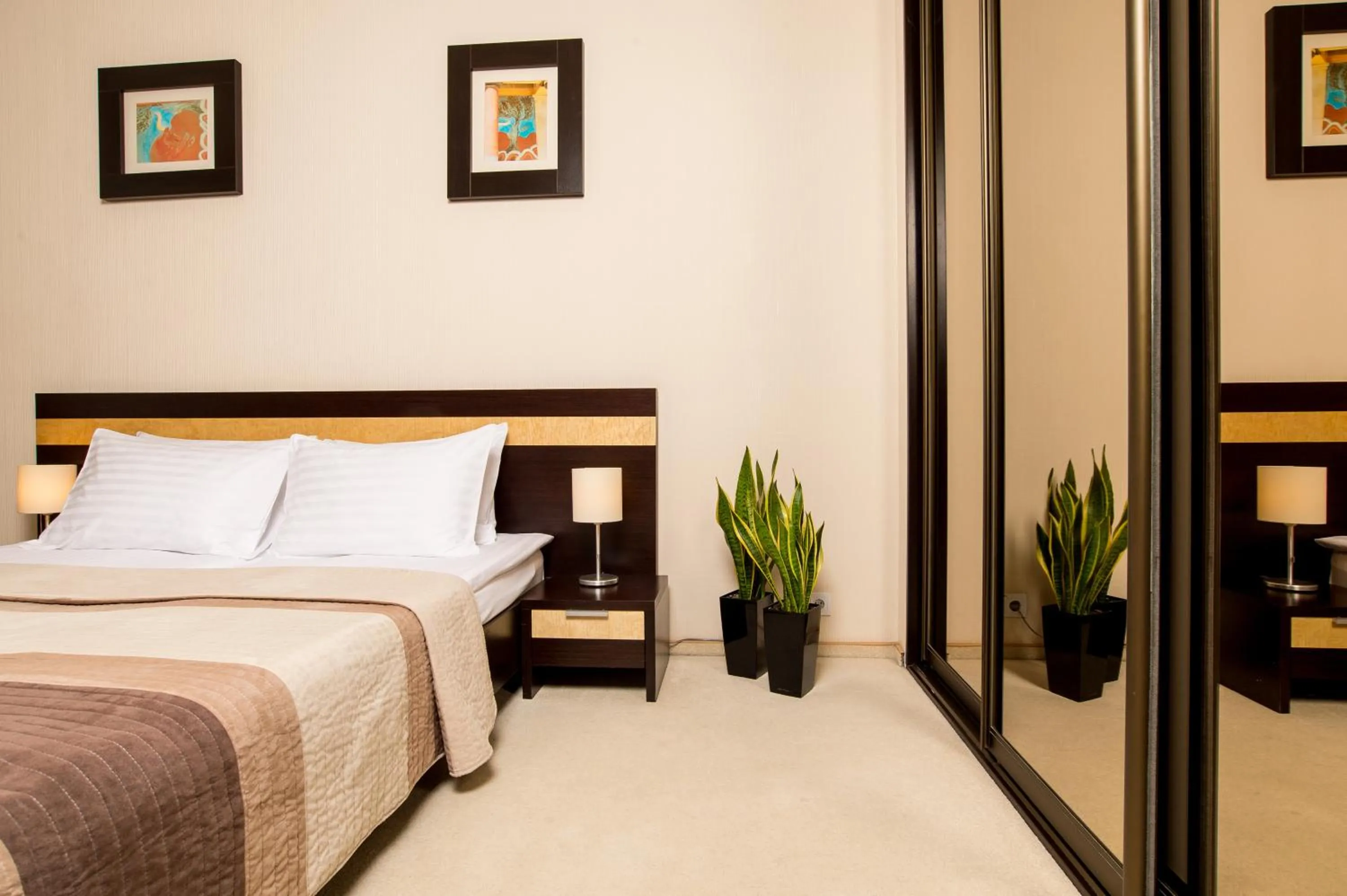 Bedroom, Bed in Senator Victory Square