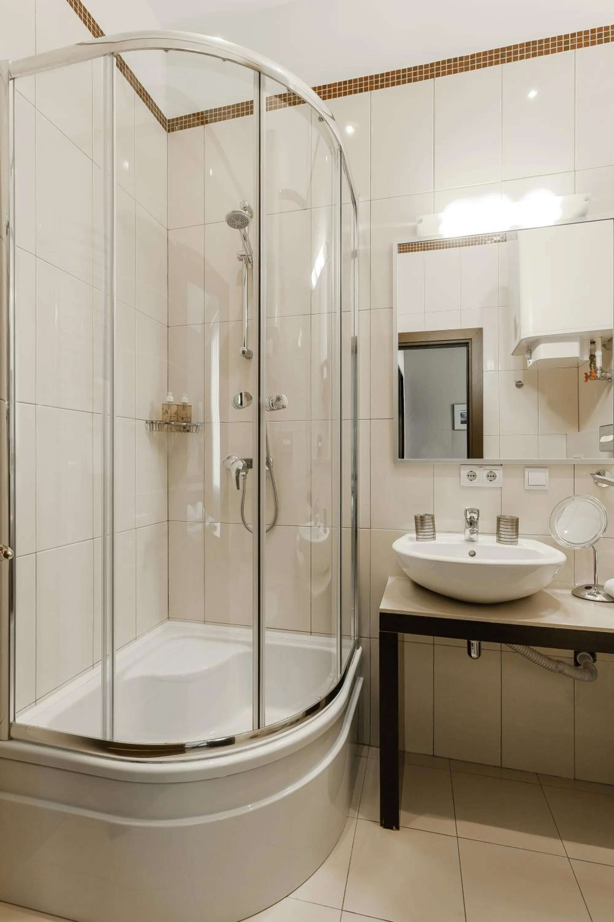 Shower in Senator Victory Square