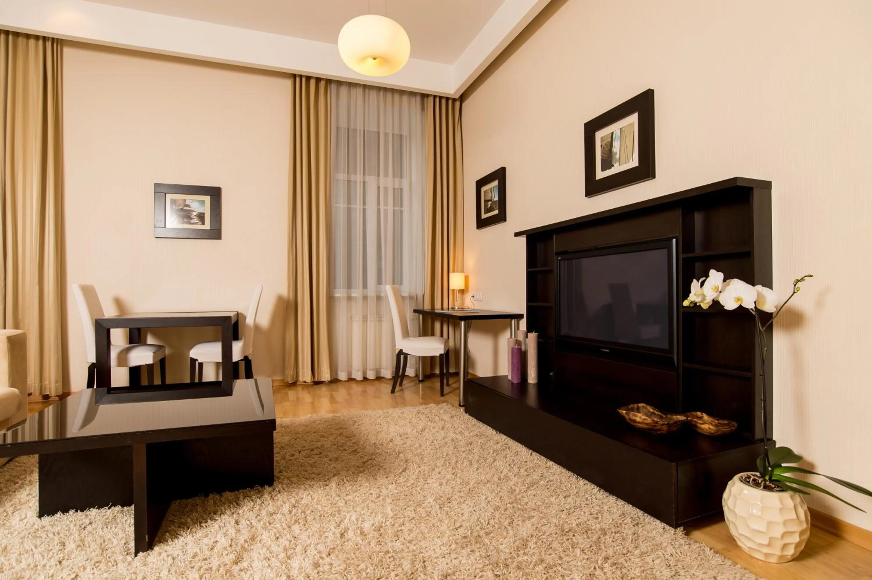 TV and multimedia in Senator Victory Square