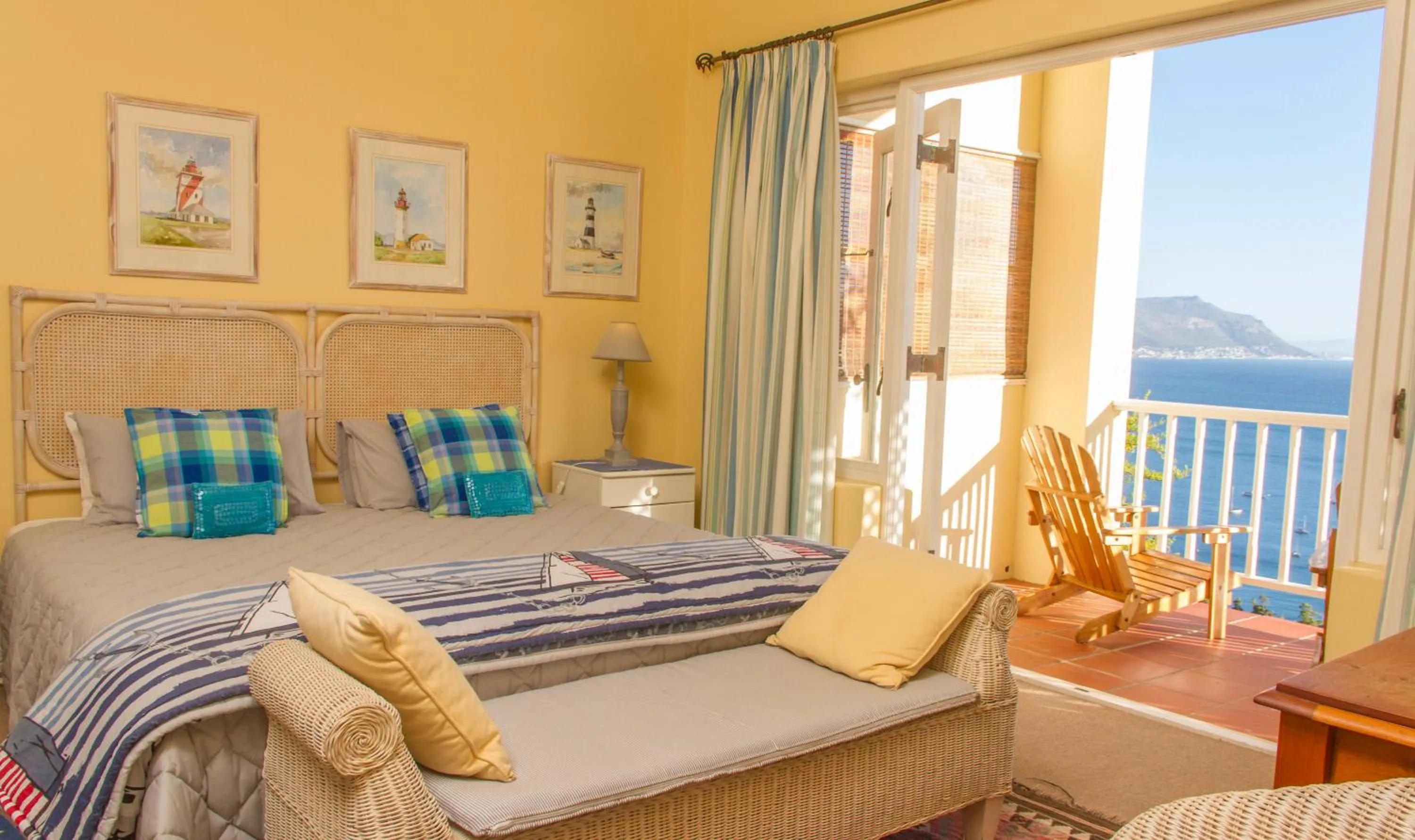 Photo of the whole room, Bed in Albatross Guest House