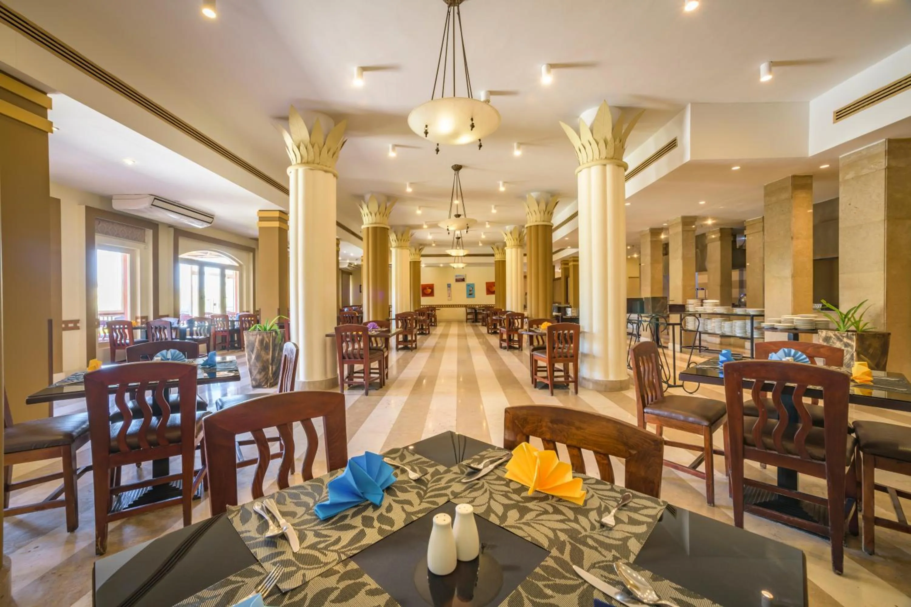 Restaurant/places to eat in Marina Plaza Hotel, Tala Bay