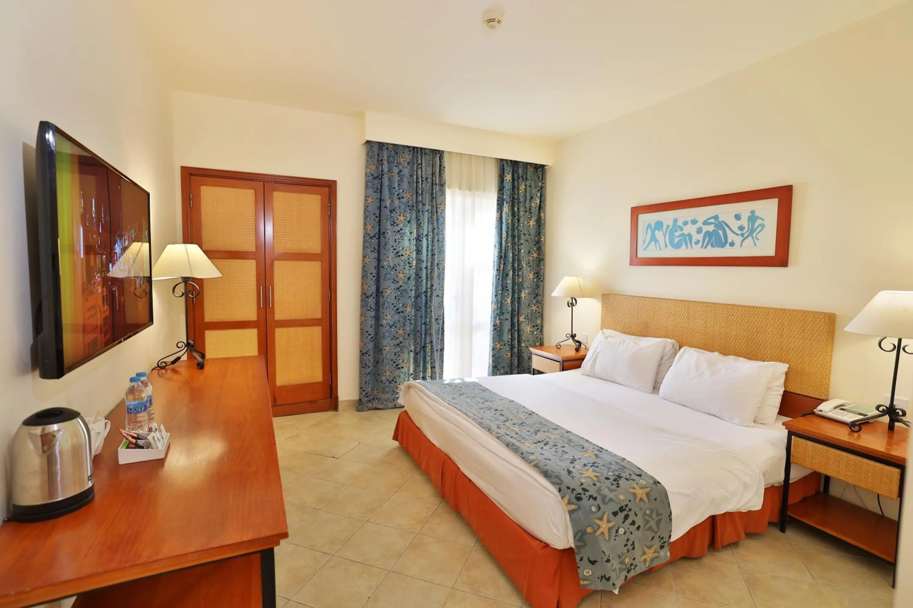 Bed in Marina Plaza Hotel, Tala Bay