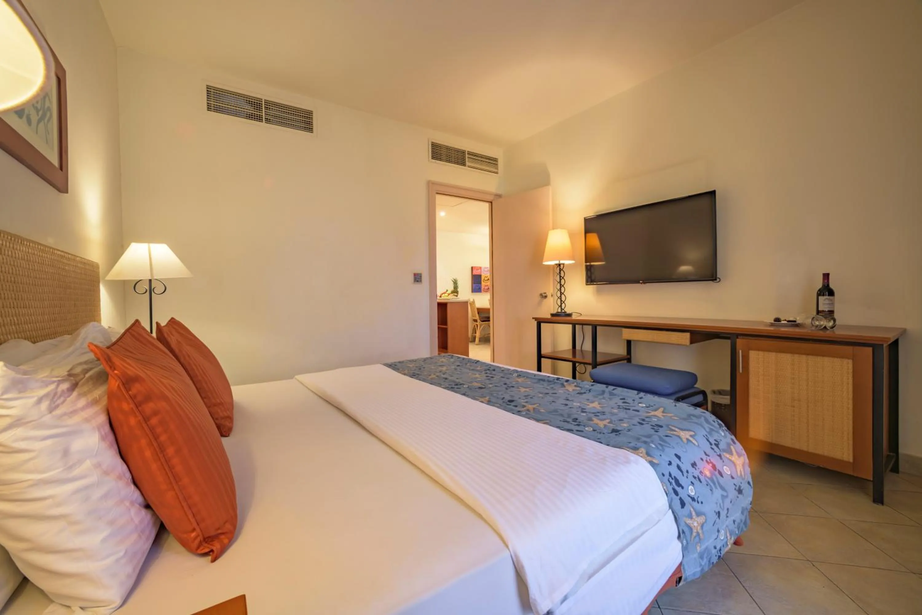 Bed in Marina Plaza Hotel, Tala Bay