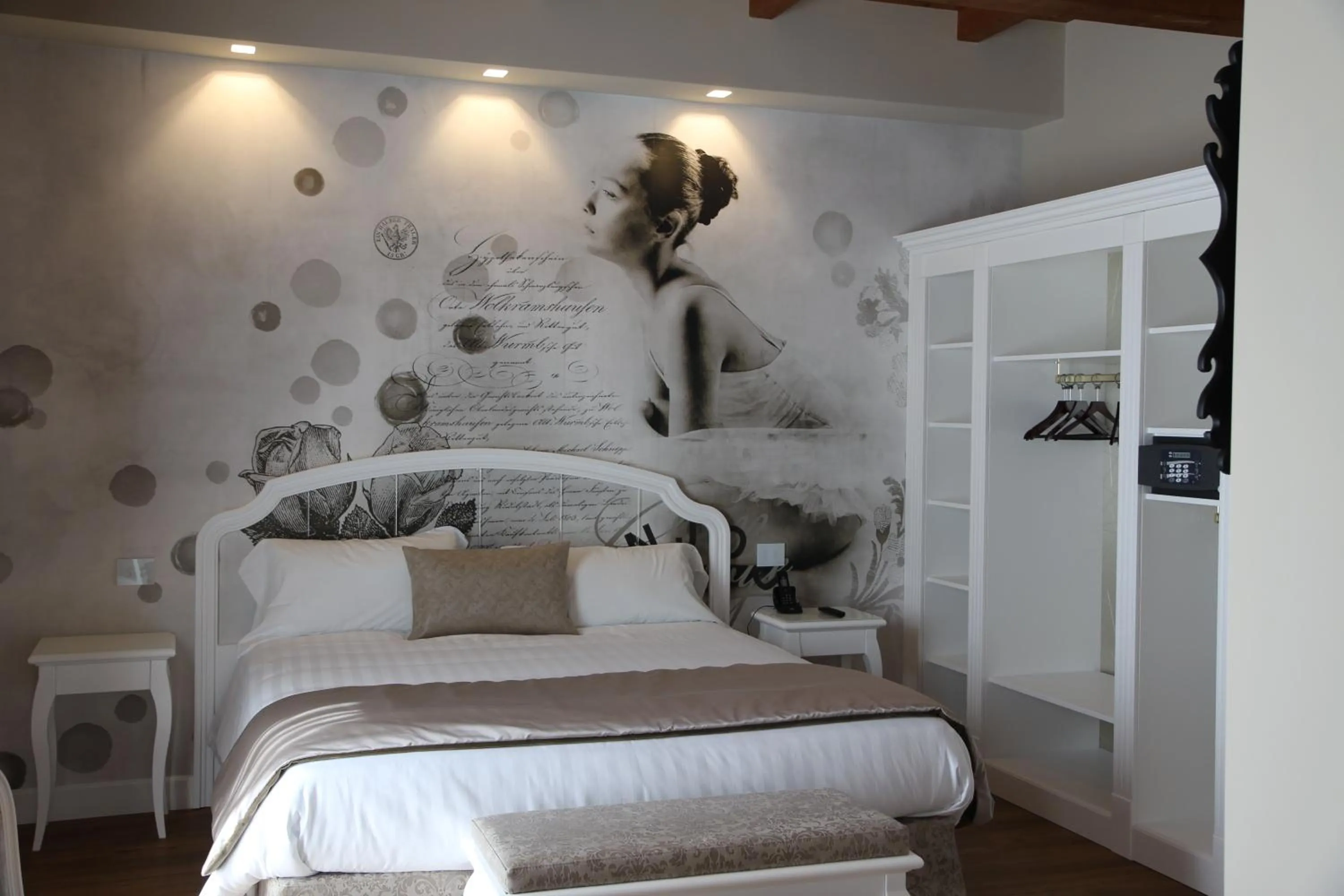 Photo of the whole room, Bed in Suites & Apartments Liola'