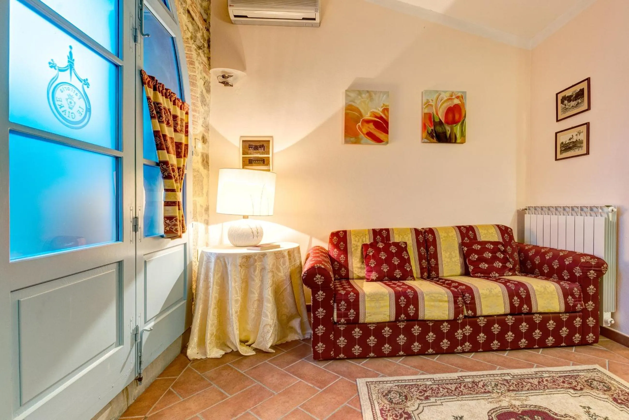 Communal lounge/ TV room in Fattoria Le Giare Agriturismo