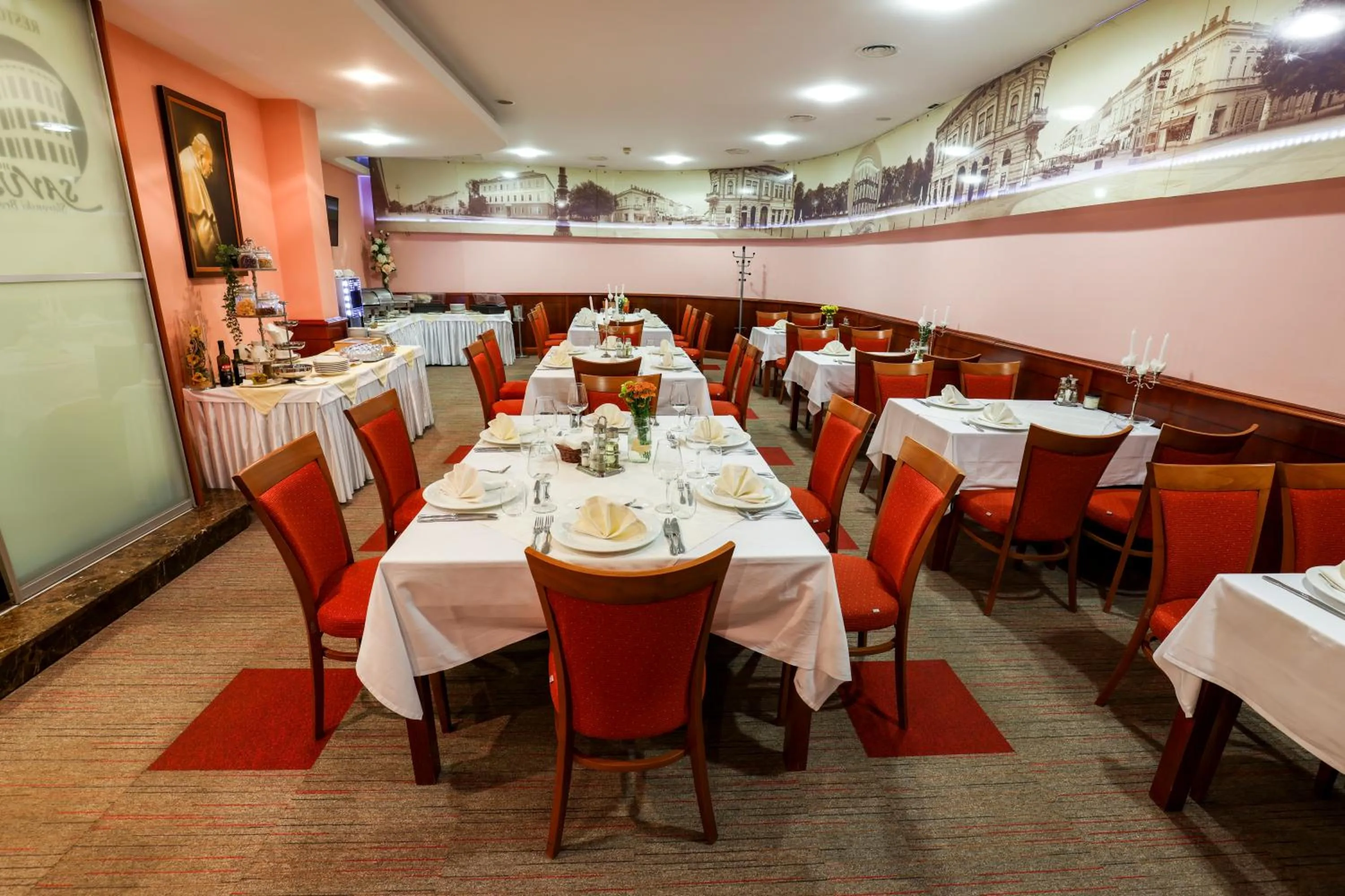 Restaurant/places to eat in Hotel Savus