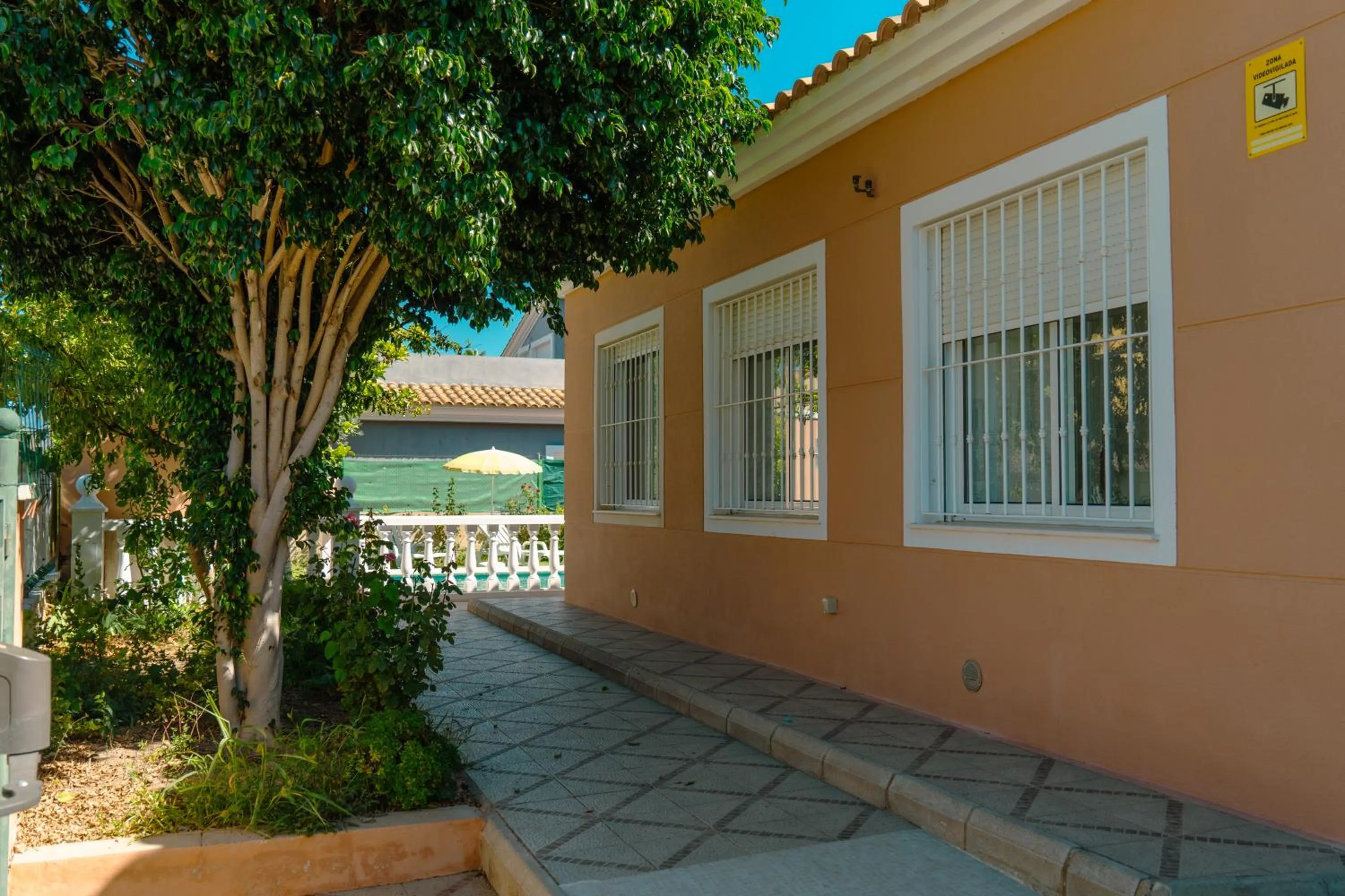 Property building in La perla de oasis