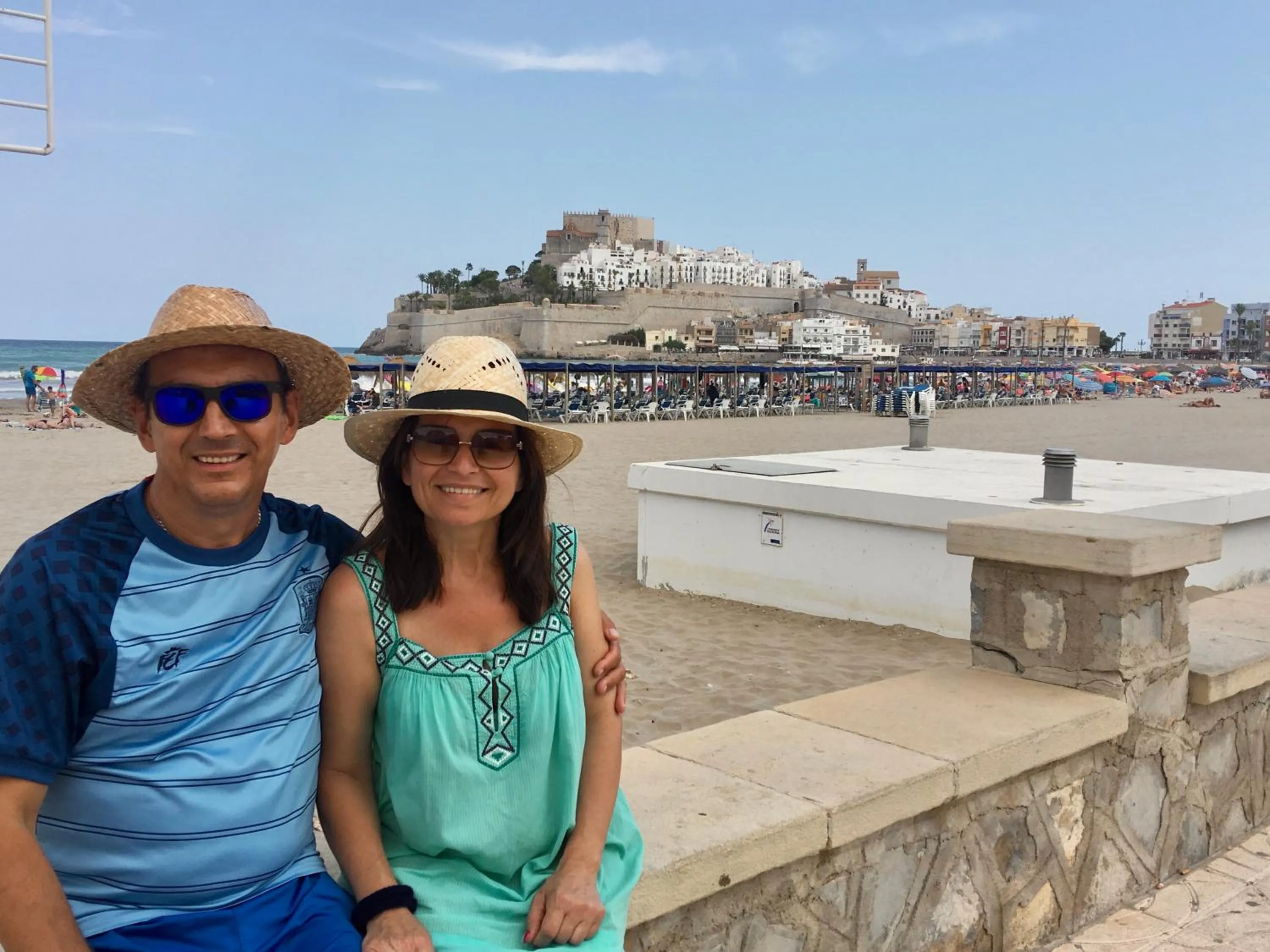 People in La perla de oasis