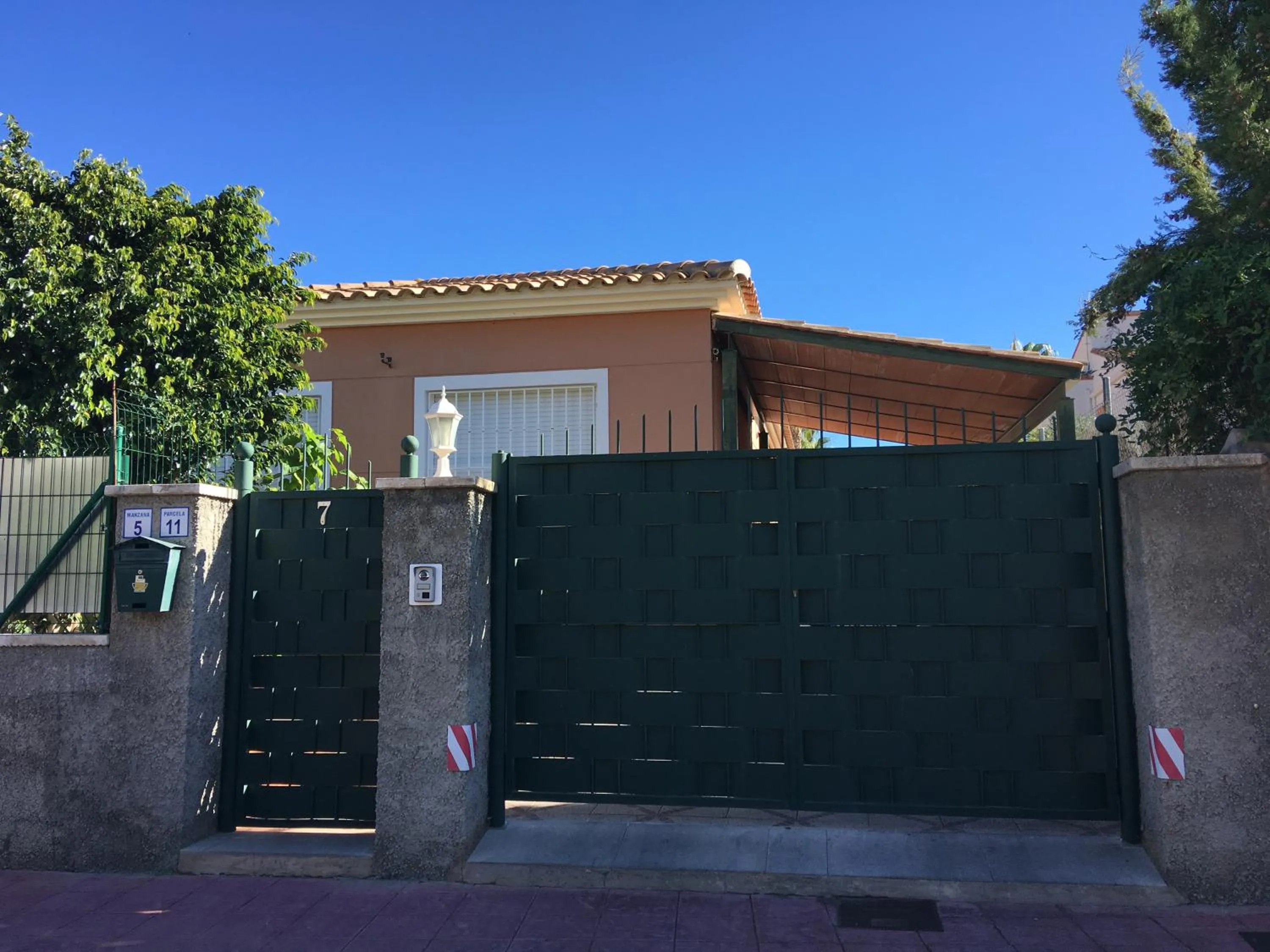 Property building in La perla de oasis