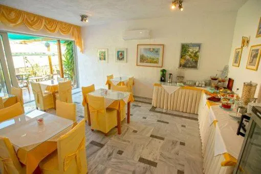 Breakfast in Neos Ikaros