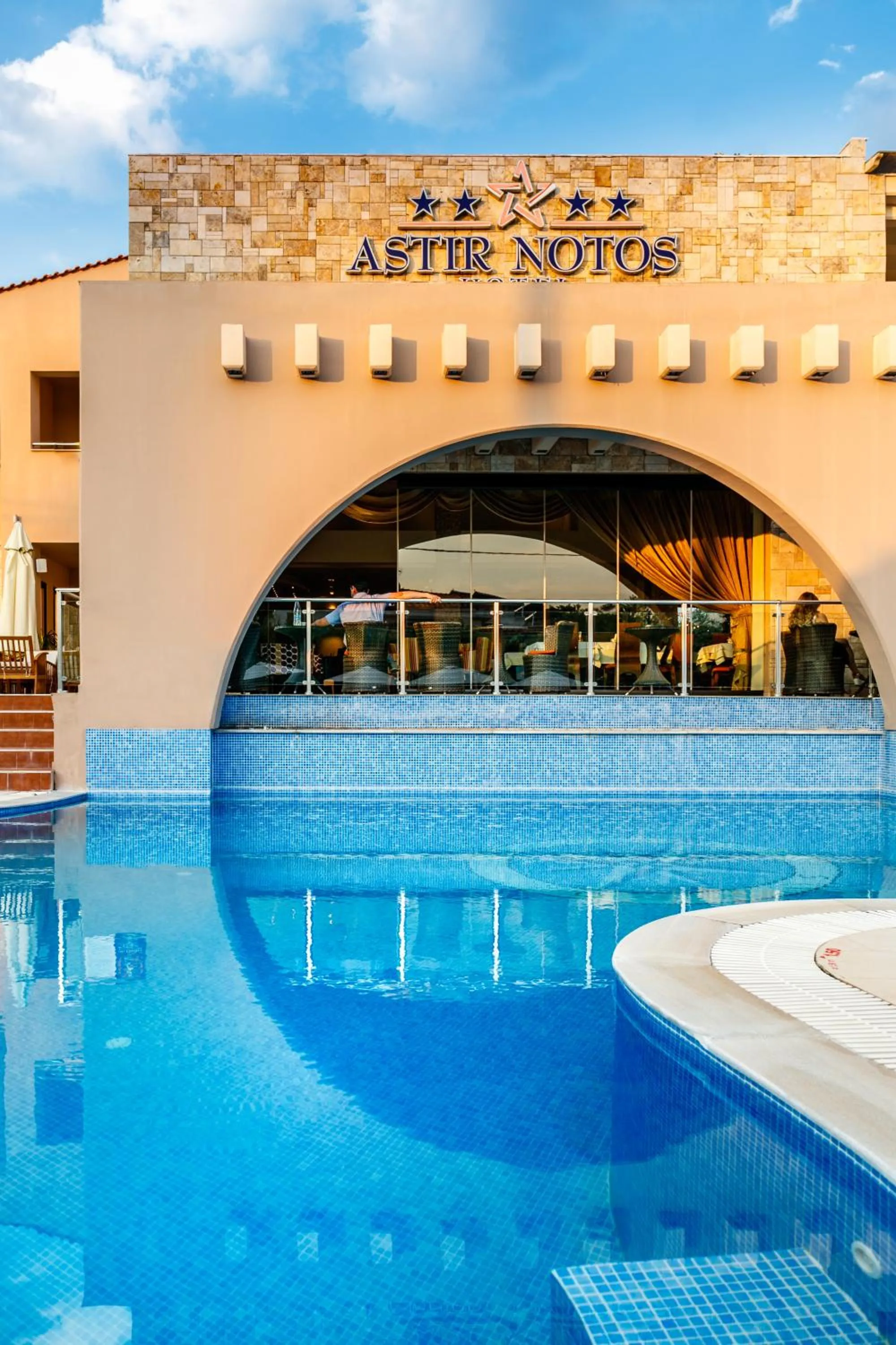 Swimming pool in Astir Notos