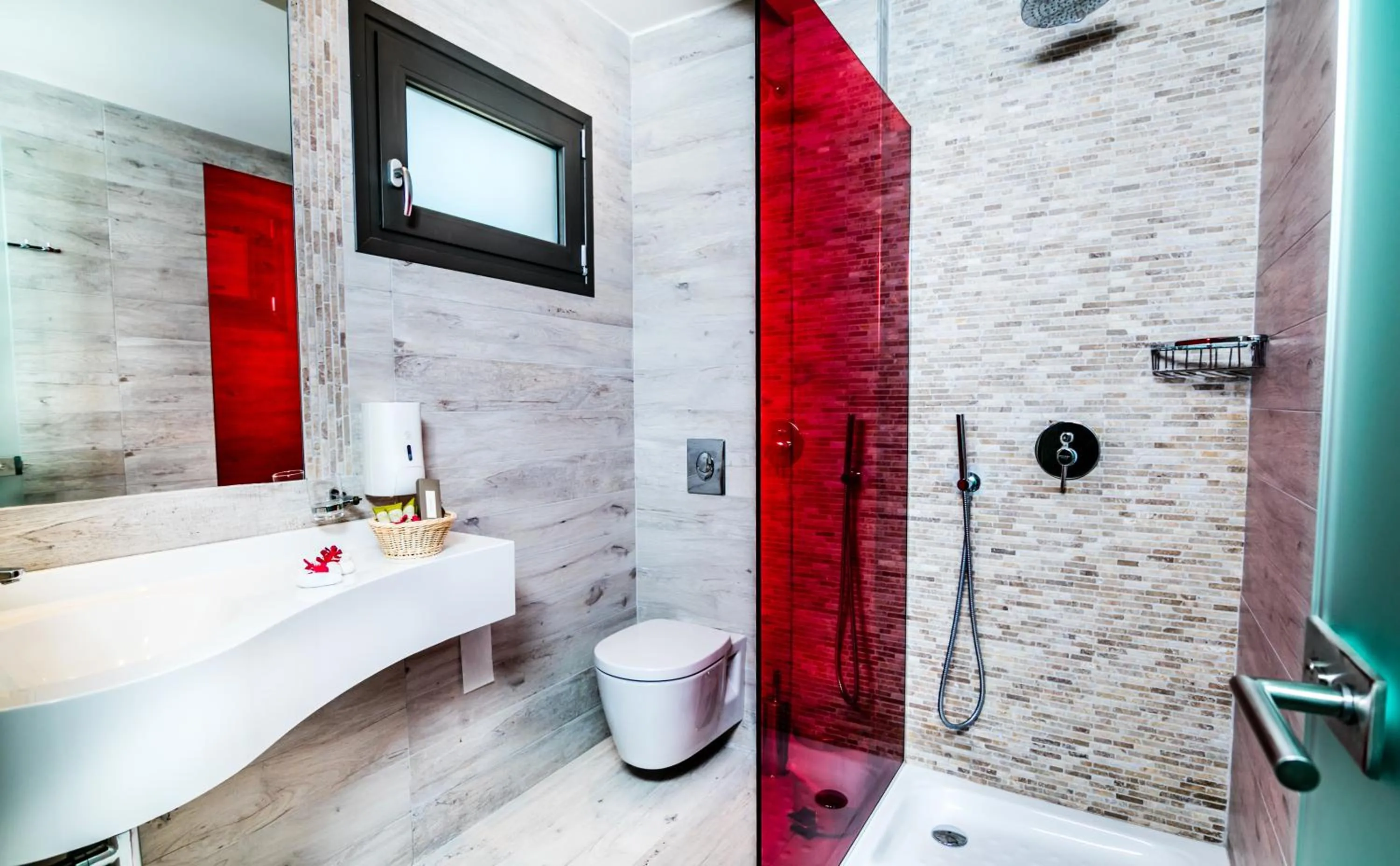 Shower in Astir Notos