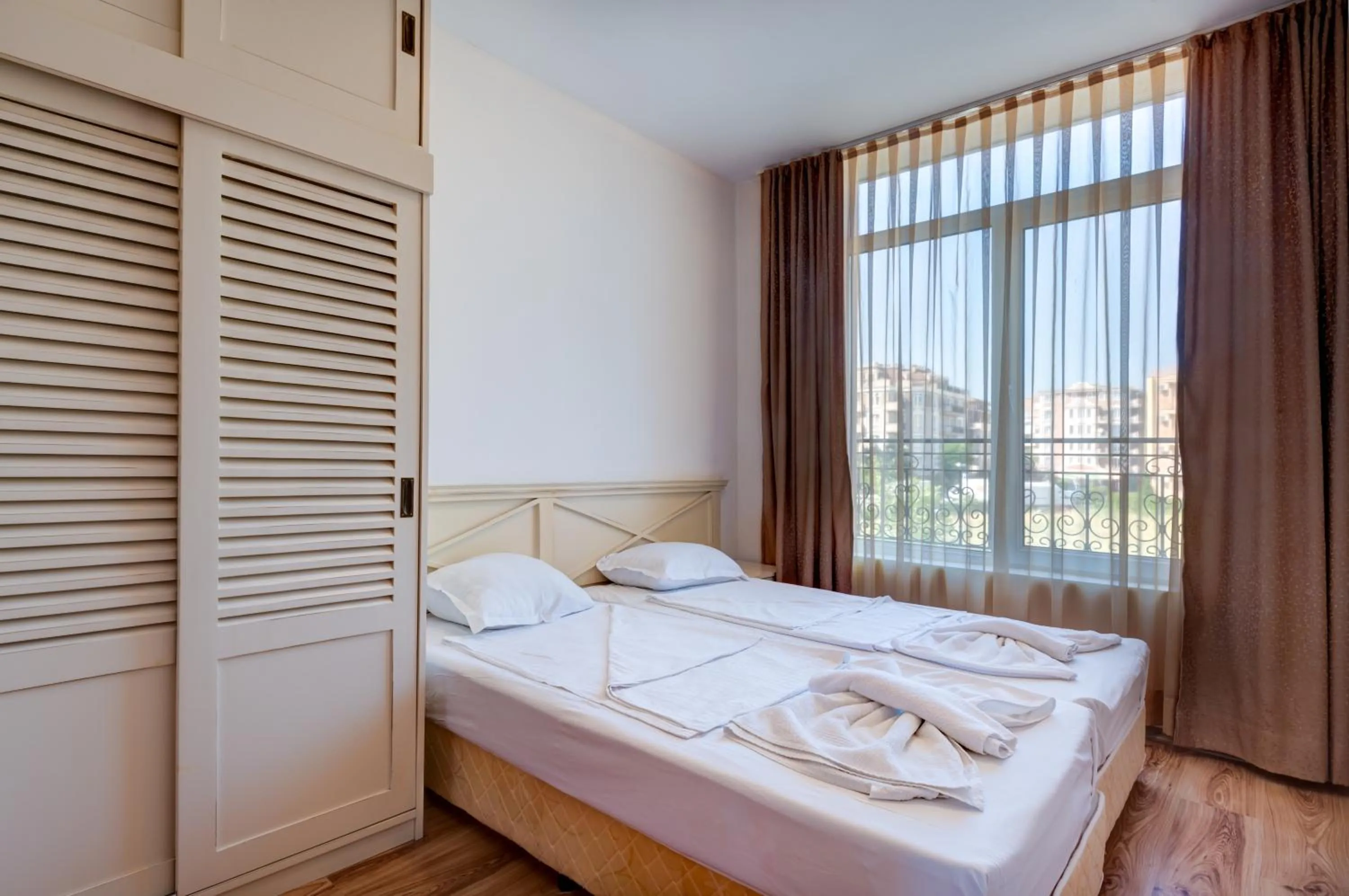 Bed in Dawn Park Complex