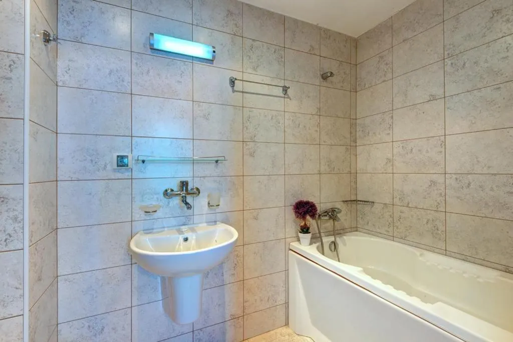 Bathroom in Dawn Park Complex